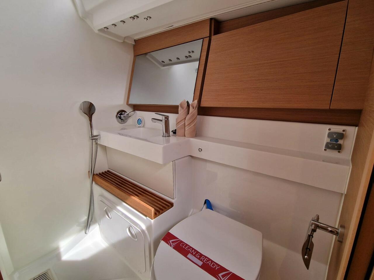Sun Odyssey 440 - 4 cab. — photo 16