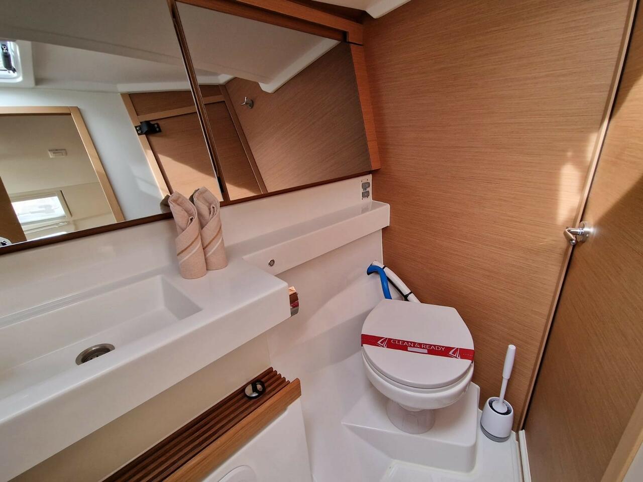 Sun Odyssey 440 - 4 cab. — photo 17