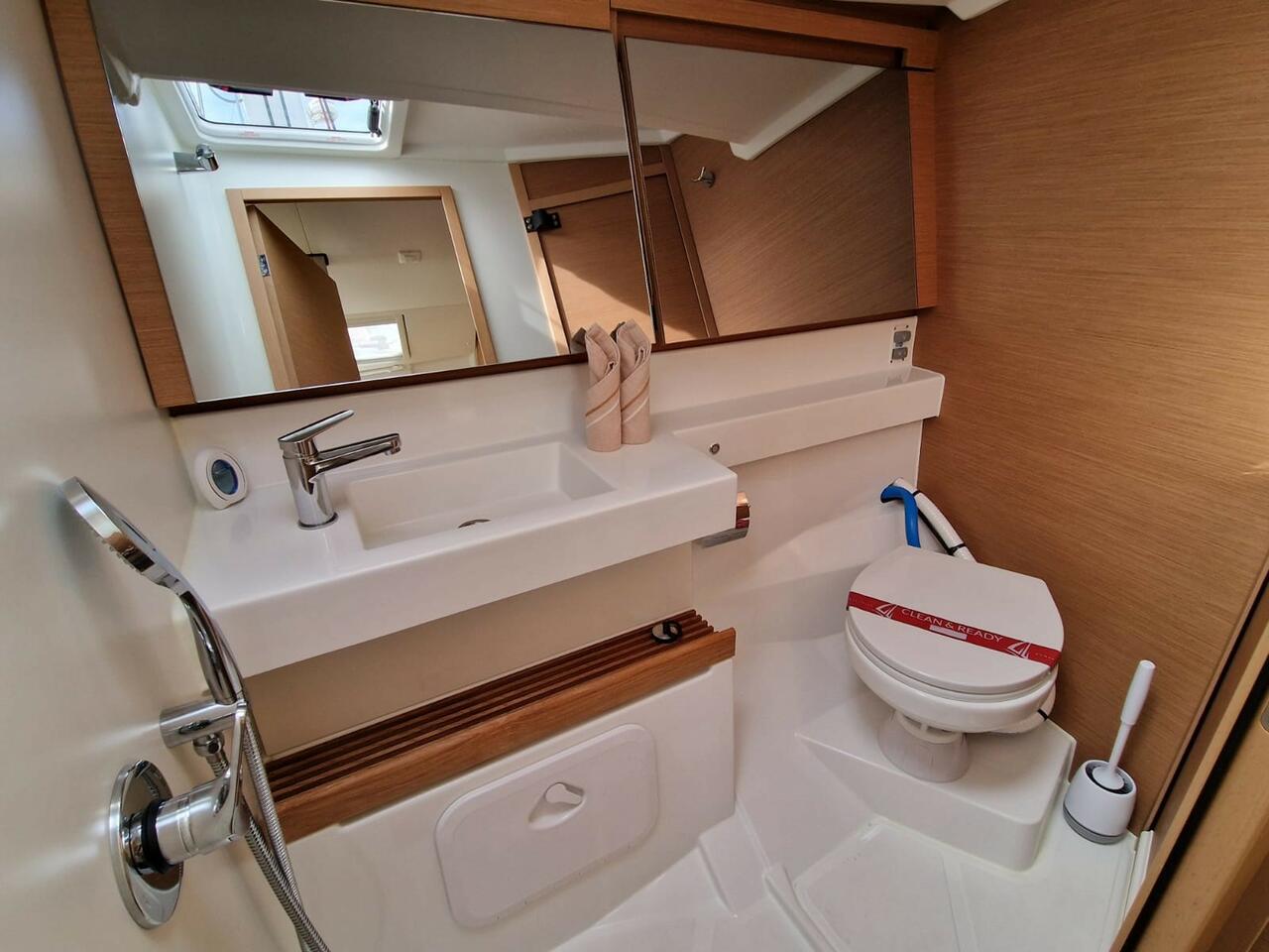 Sun Odyssey 440 - 4 cab. — photo 18