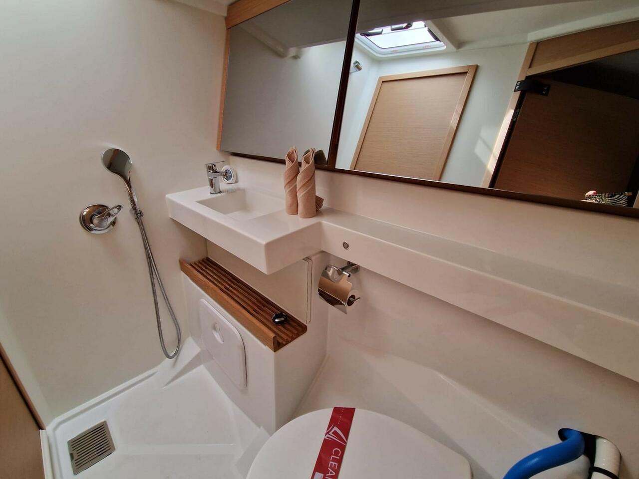 Sun Odyssey 440 - 4 cab. — photo 19