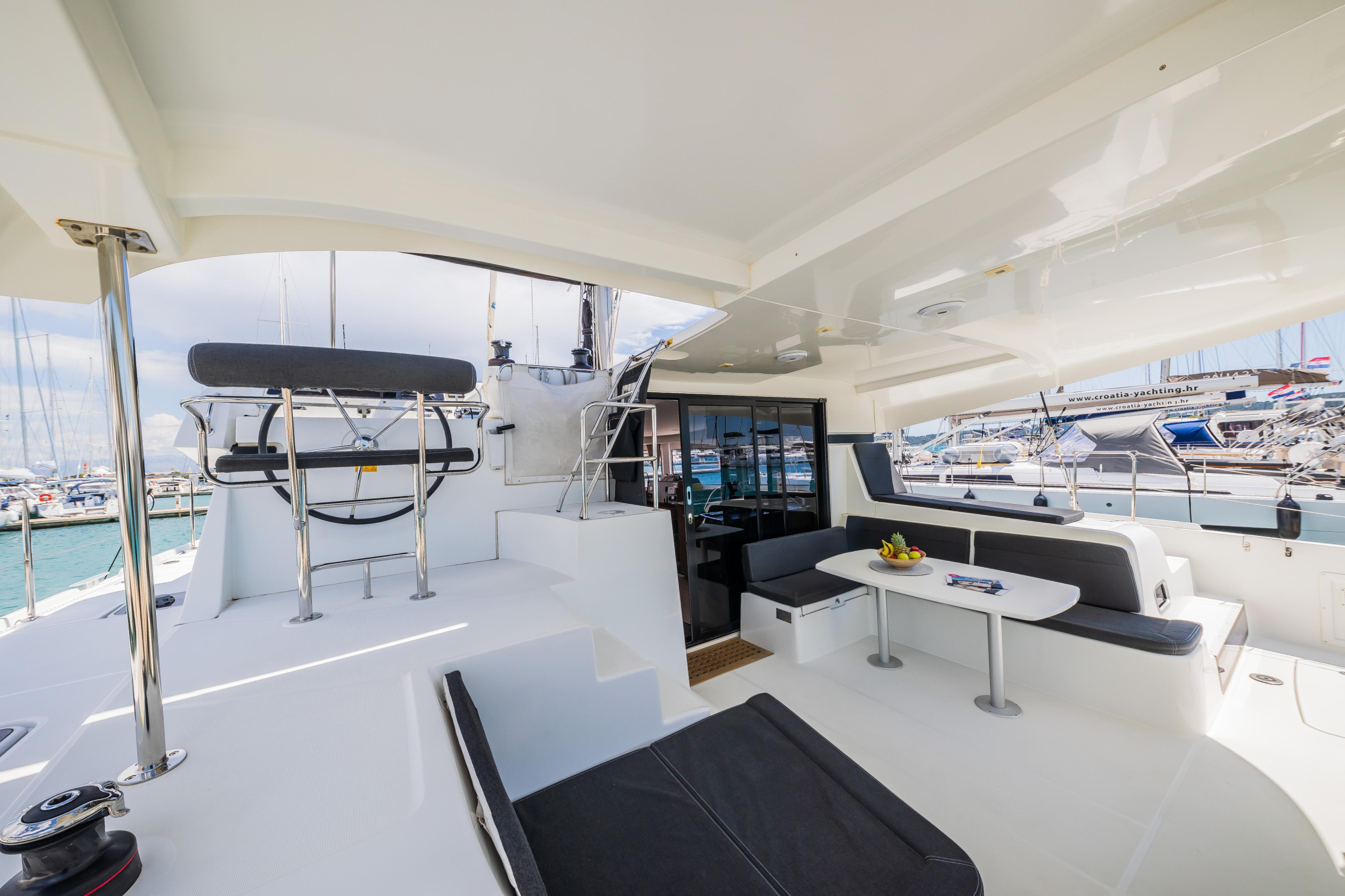 Lagoon 42 - 4 + 2 cab. — photo 2