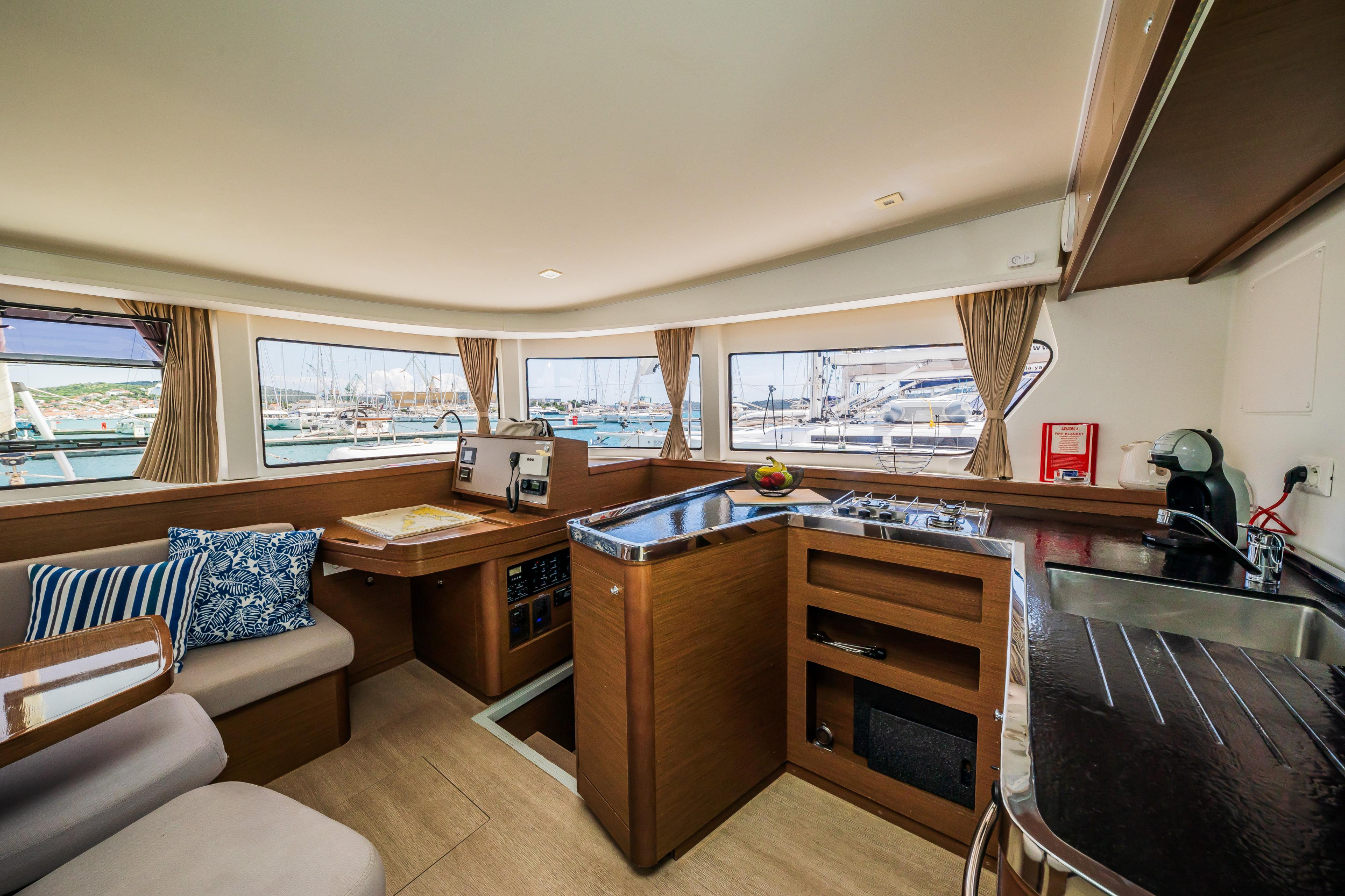 Lagoon 42 - 4 + 2 cab. — photo 8