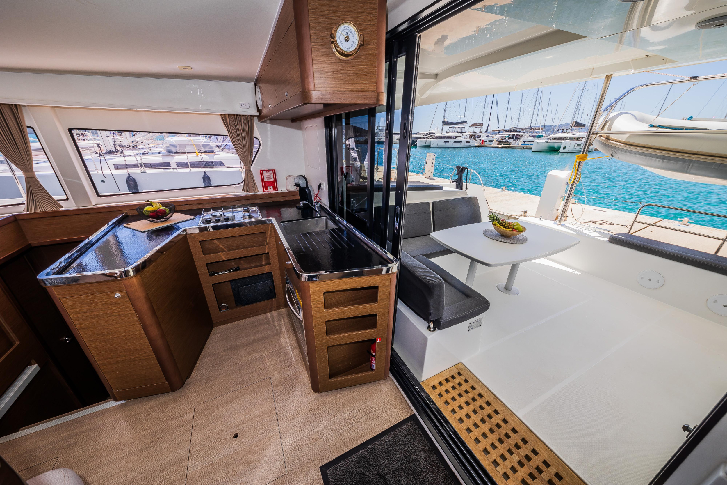 Lagoon 42 - 4 + 2 cab. — photo 9