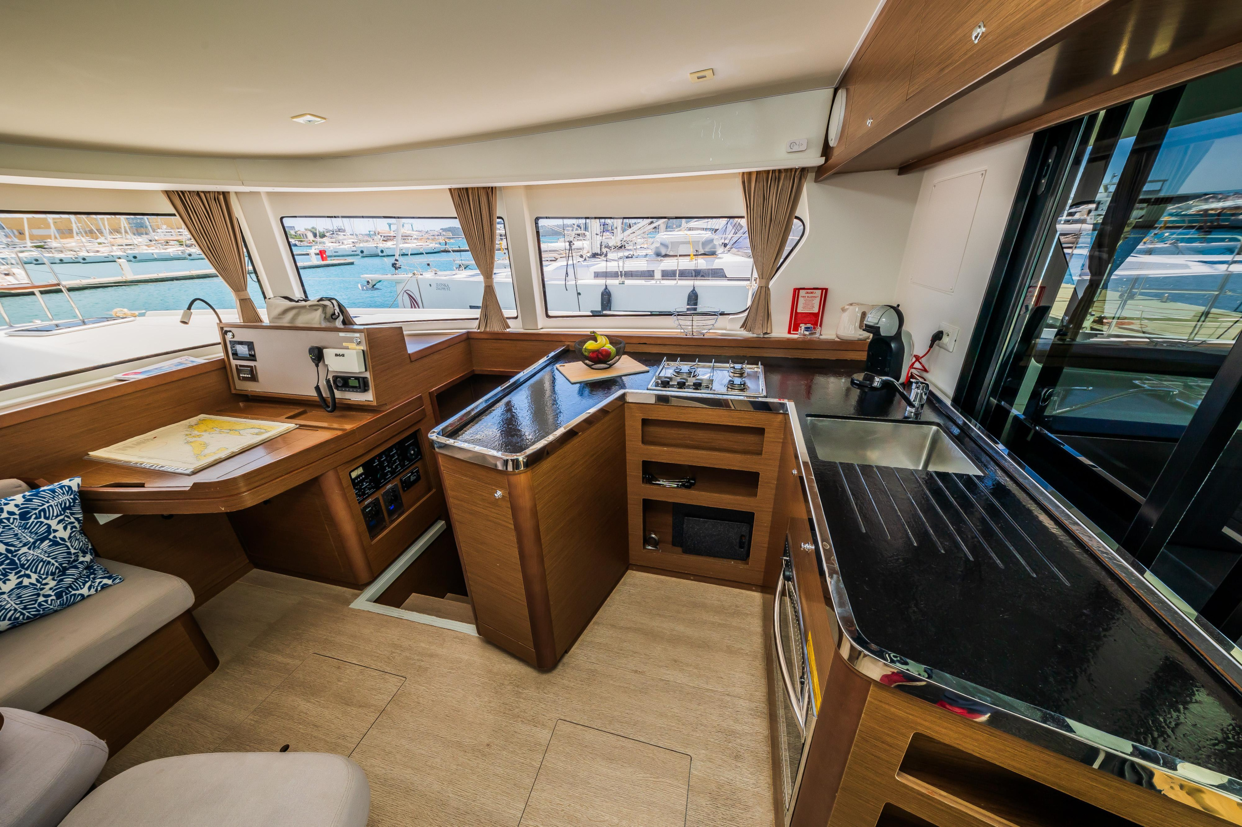 Lagoon 42 - 4 + 2 cab. — photo 10