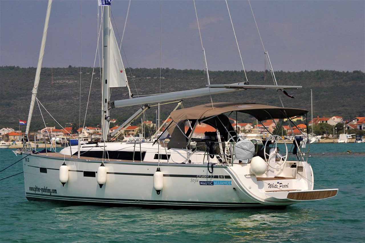 Bavaria Cruiser 37 - 2 cab. — photo 1