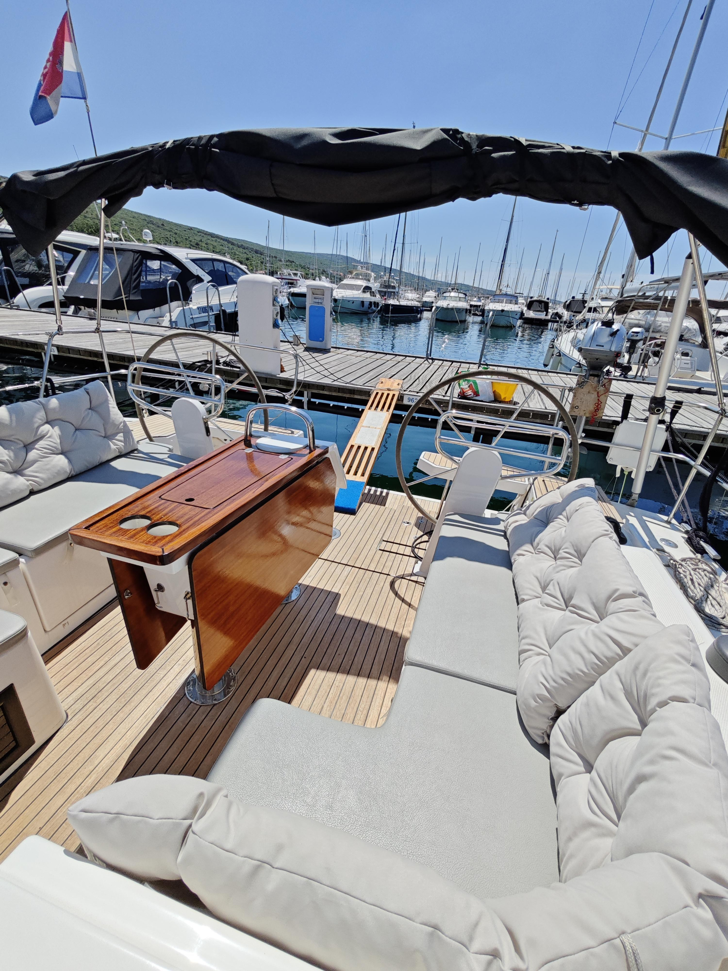 Bavaria C42 — photo 1