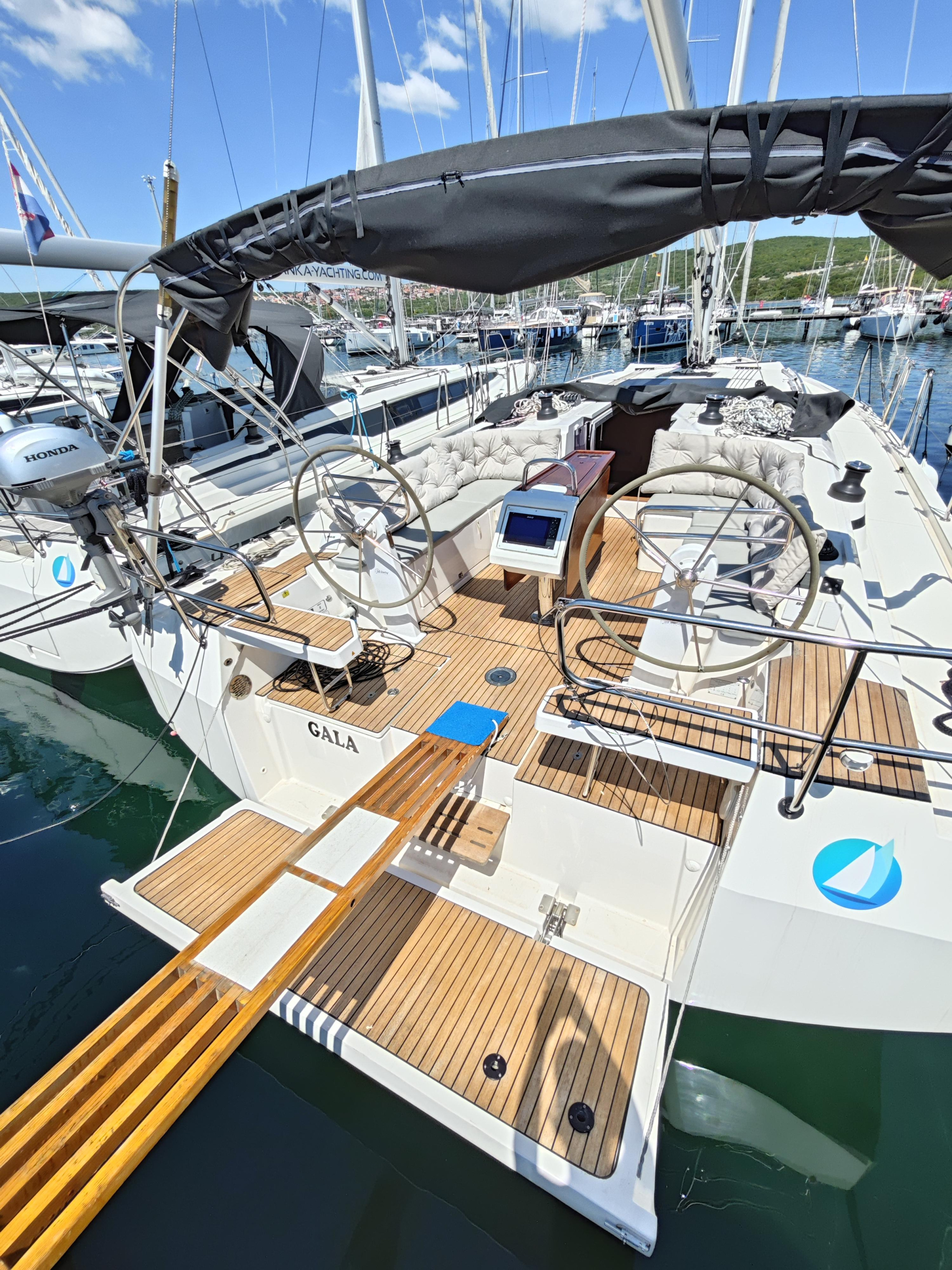 Bavaria C42 — photo 4