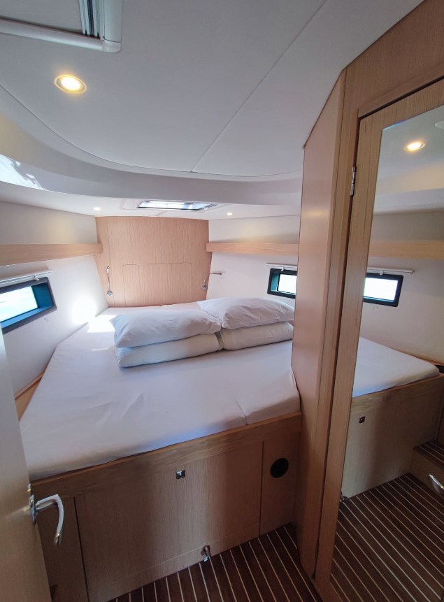 Bavaria C42 — photo 14