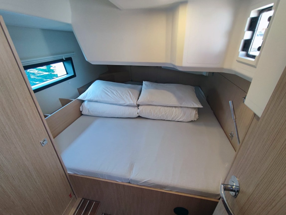 Bavaria C42 — photo 19