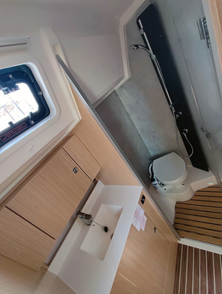 Bavaria C42 — photo 21