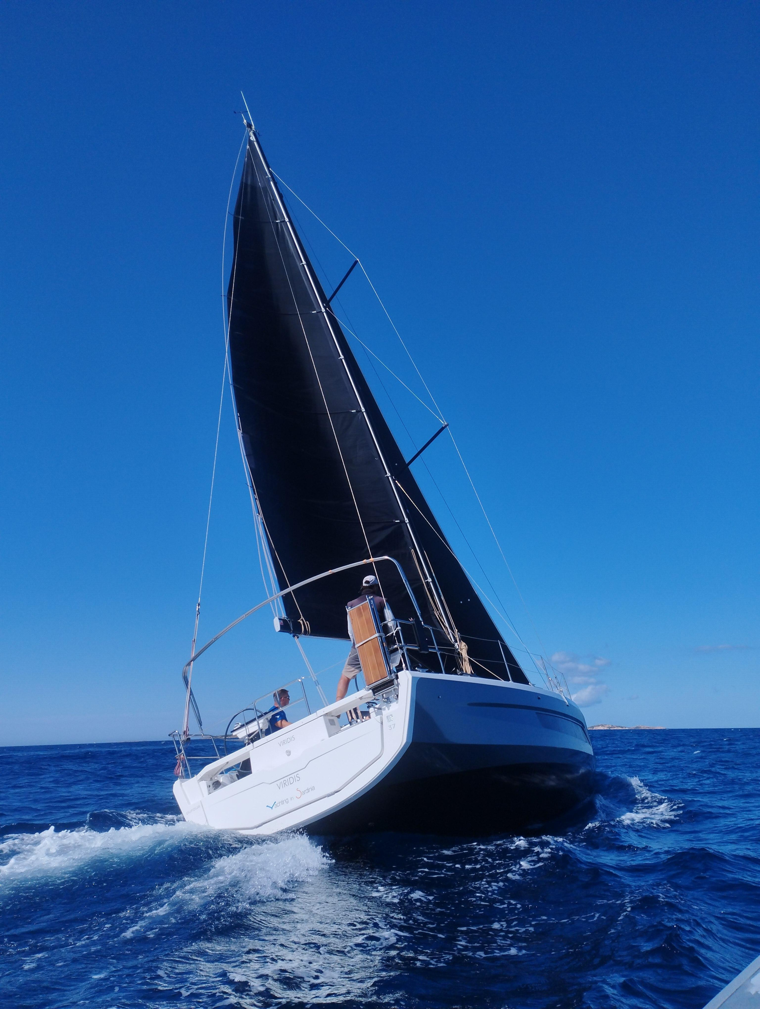 Dufour 37 - 3 cab. — photo 3
