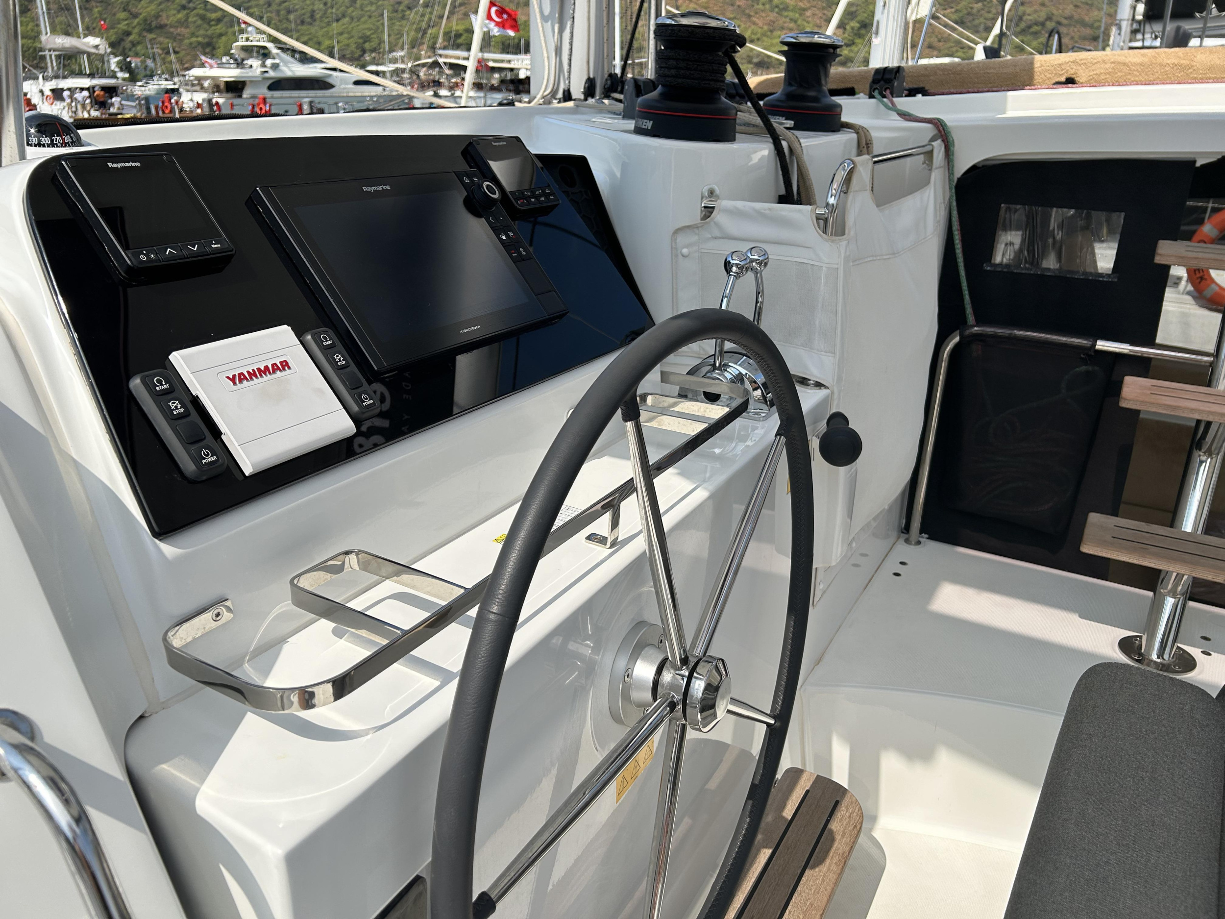 Lagoon 42 - 4 + 1 cab. — photo 7