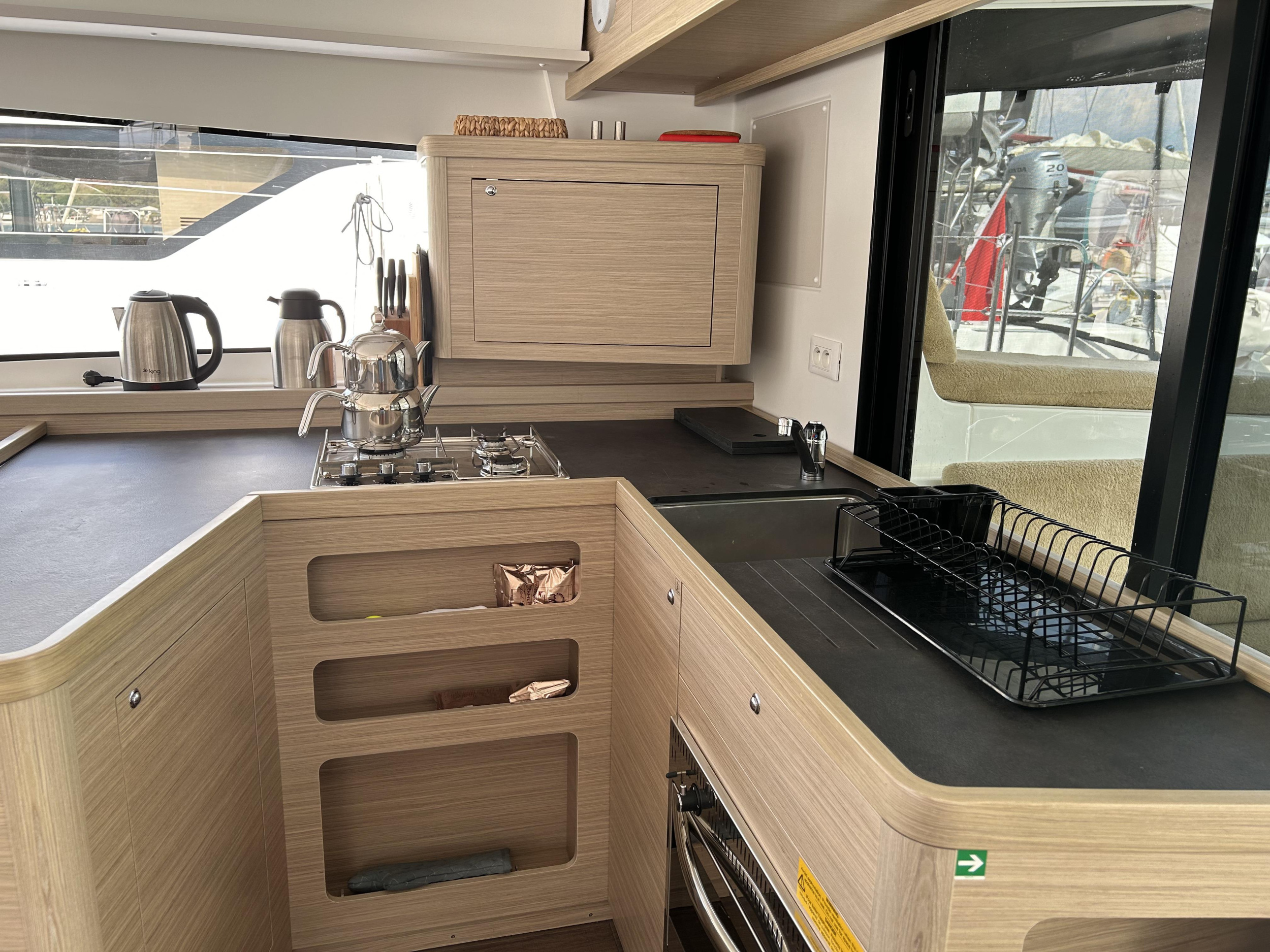 Lagoon 42 - 4 + 1 cab. — photo 10