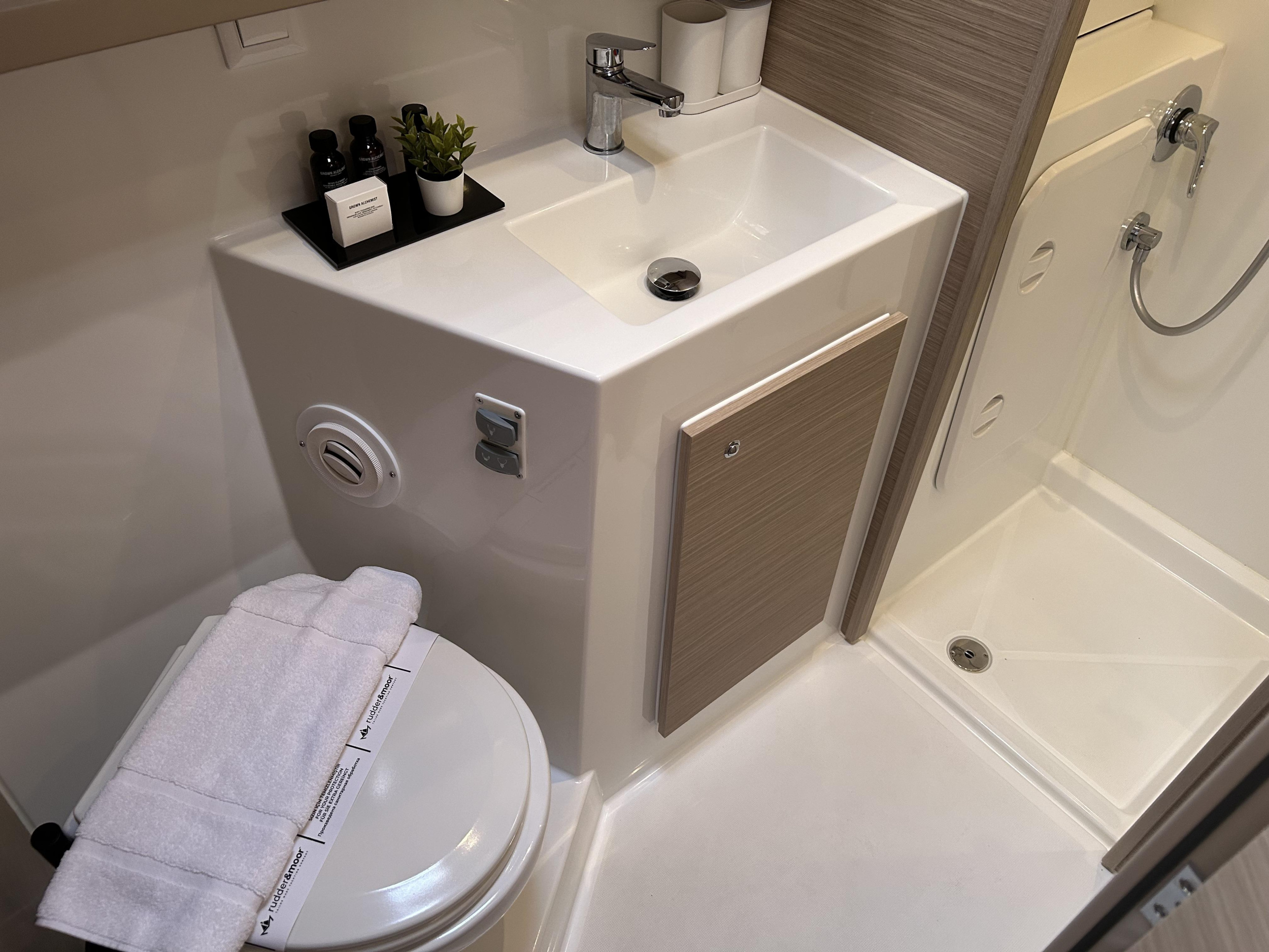 Lagoon 42 - 4 + 1 cab. — photo 12