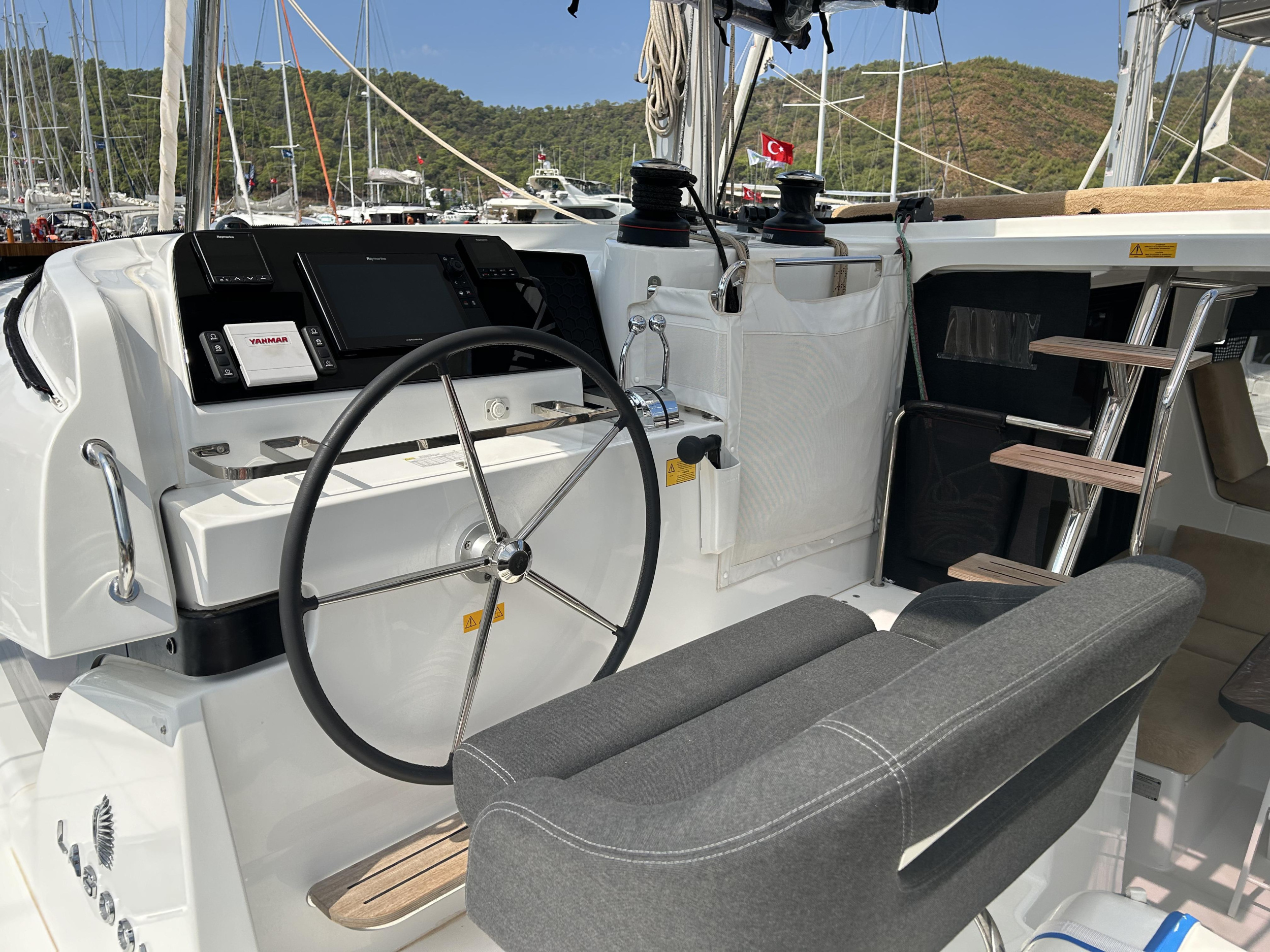 Lagoon 42 - 4 + 1 cab. — photo 14