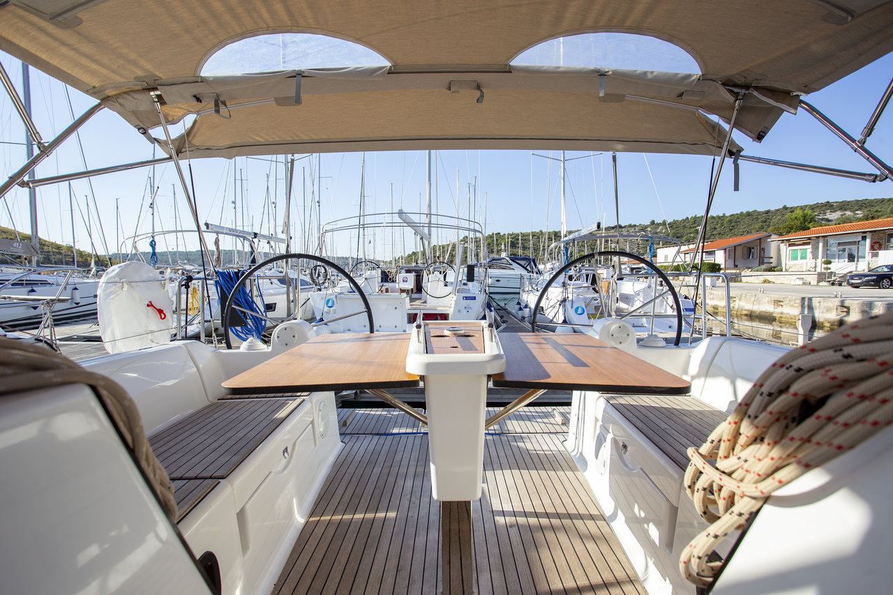 Dufour 382 GL — photo 8