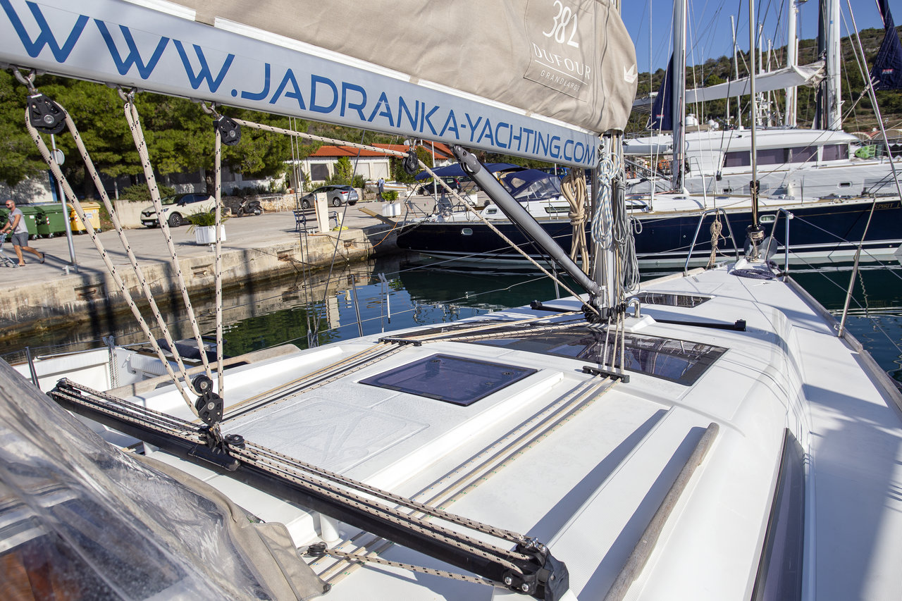 Dufour 382 GL — photo 10