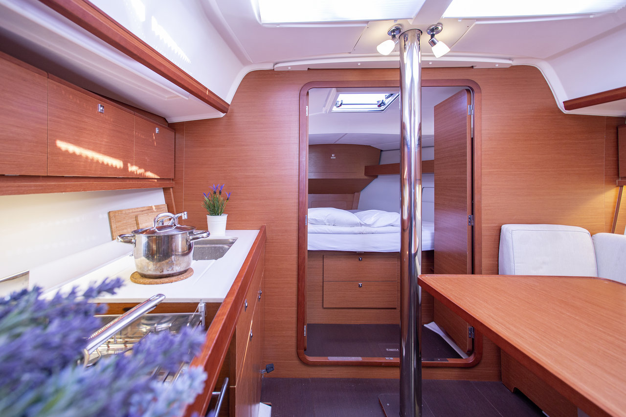 Dufour 382 GL — photo 17