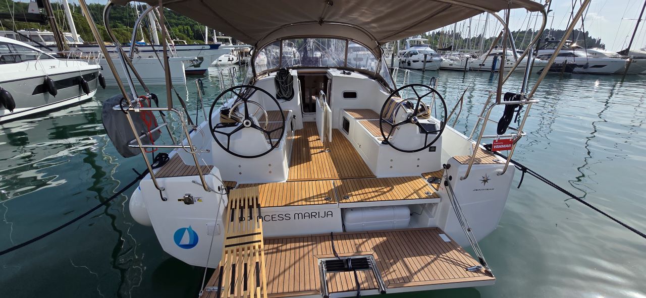 Sun Odyssey 380 - 3 cab. — photo 5