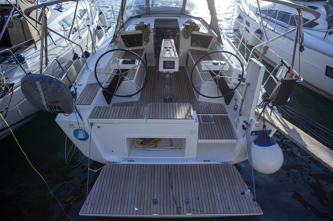 Dufour 360 GL - 3 cab. — photo 3