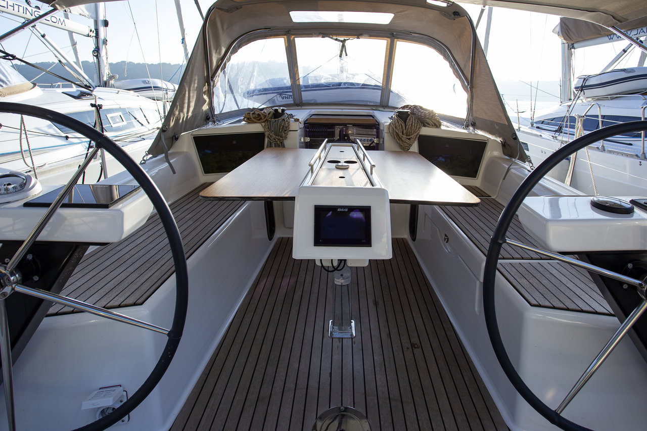 Dufour 360 GL - 3 cab. — photo 4
