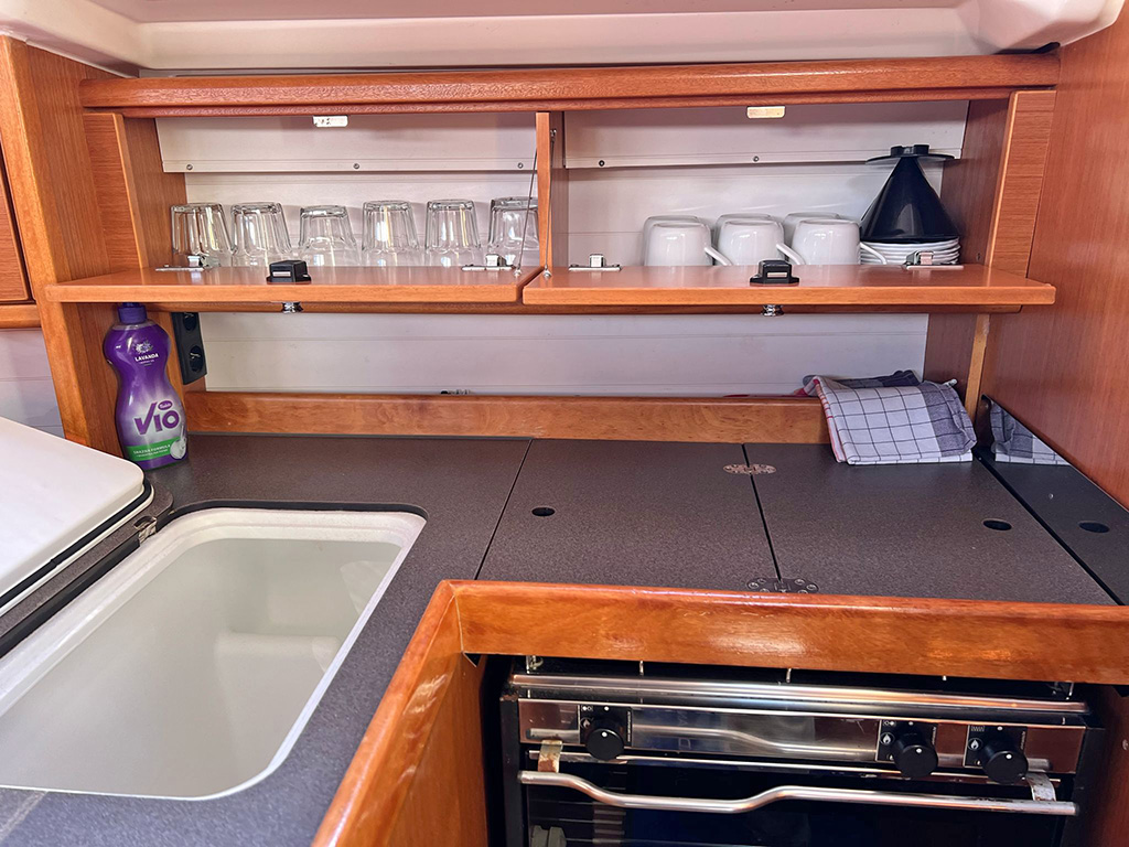 Bavaria Cruiser 33 — photo 28