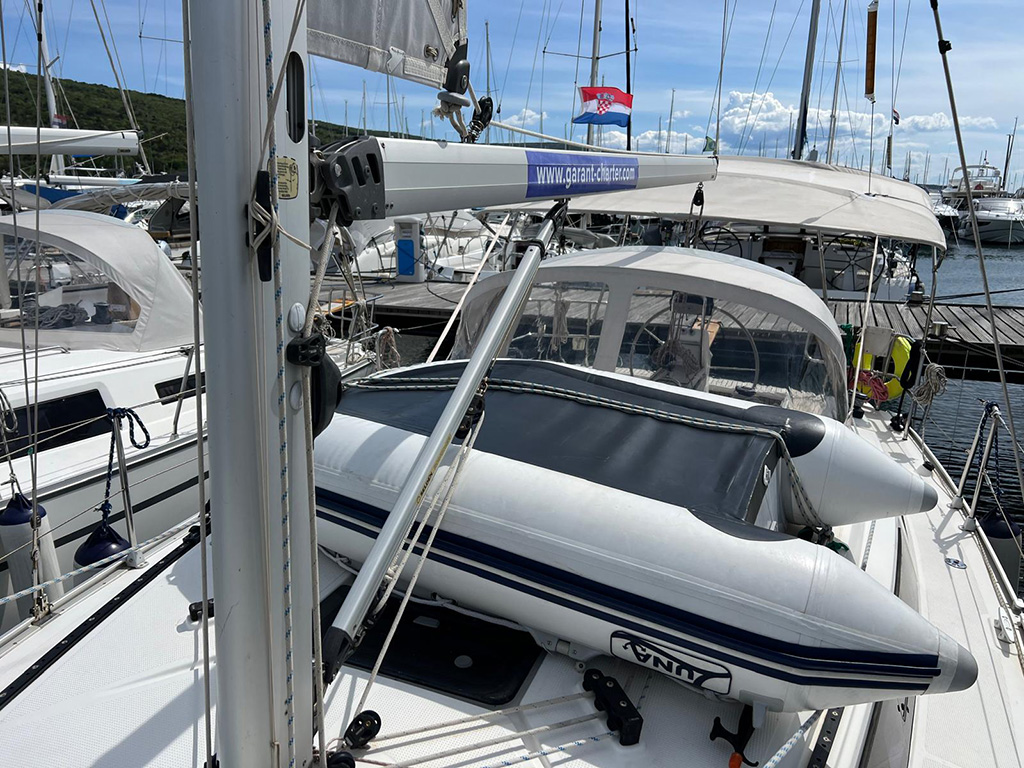 Bavaria Cruiser 33 — photo 11