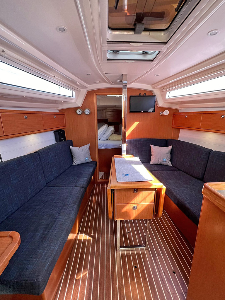 Bavaria Cruiser 33 — photo 20