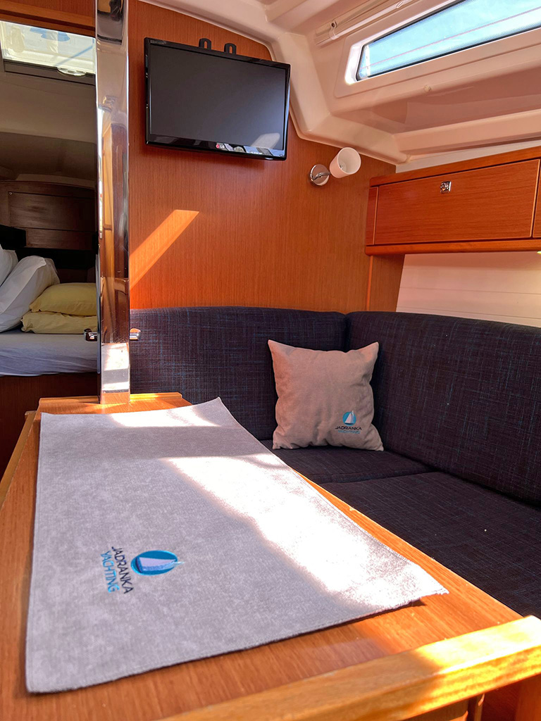 Bavaria Cruiser 33 — photo 22