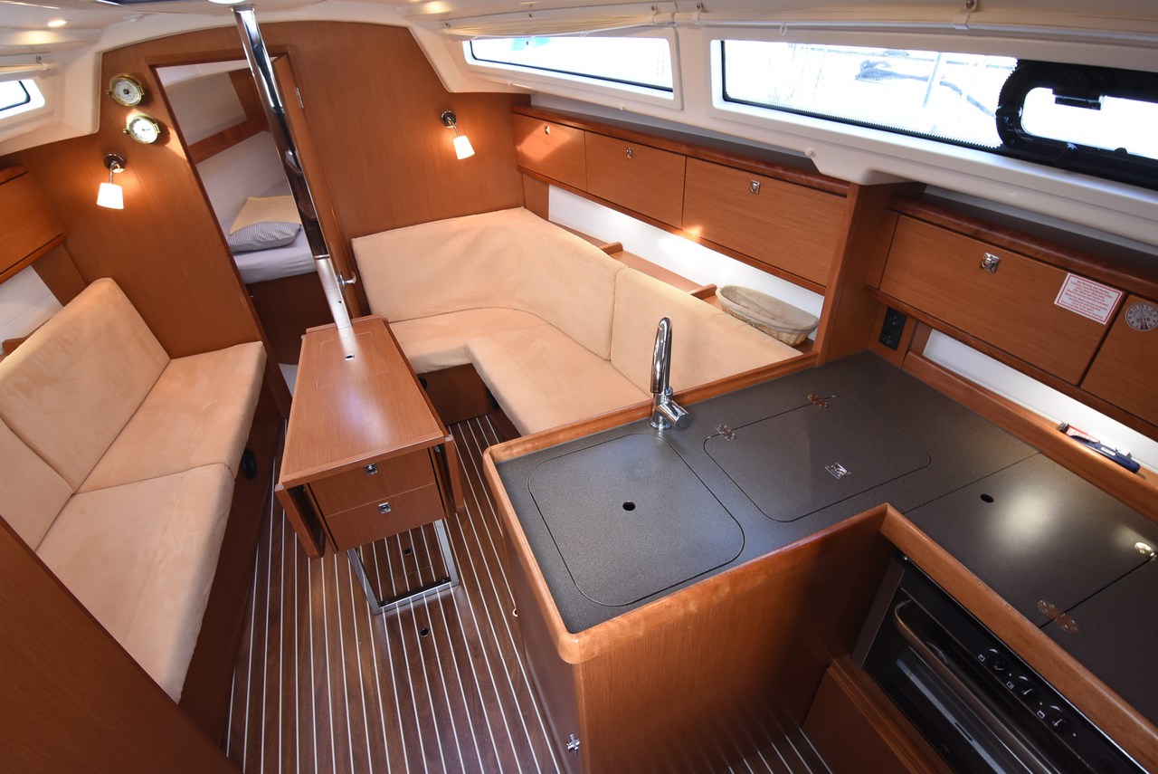 Bavaria Cruiser 34 — photo 6