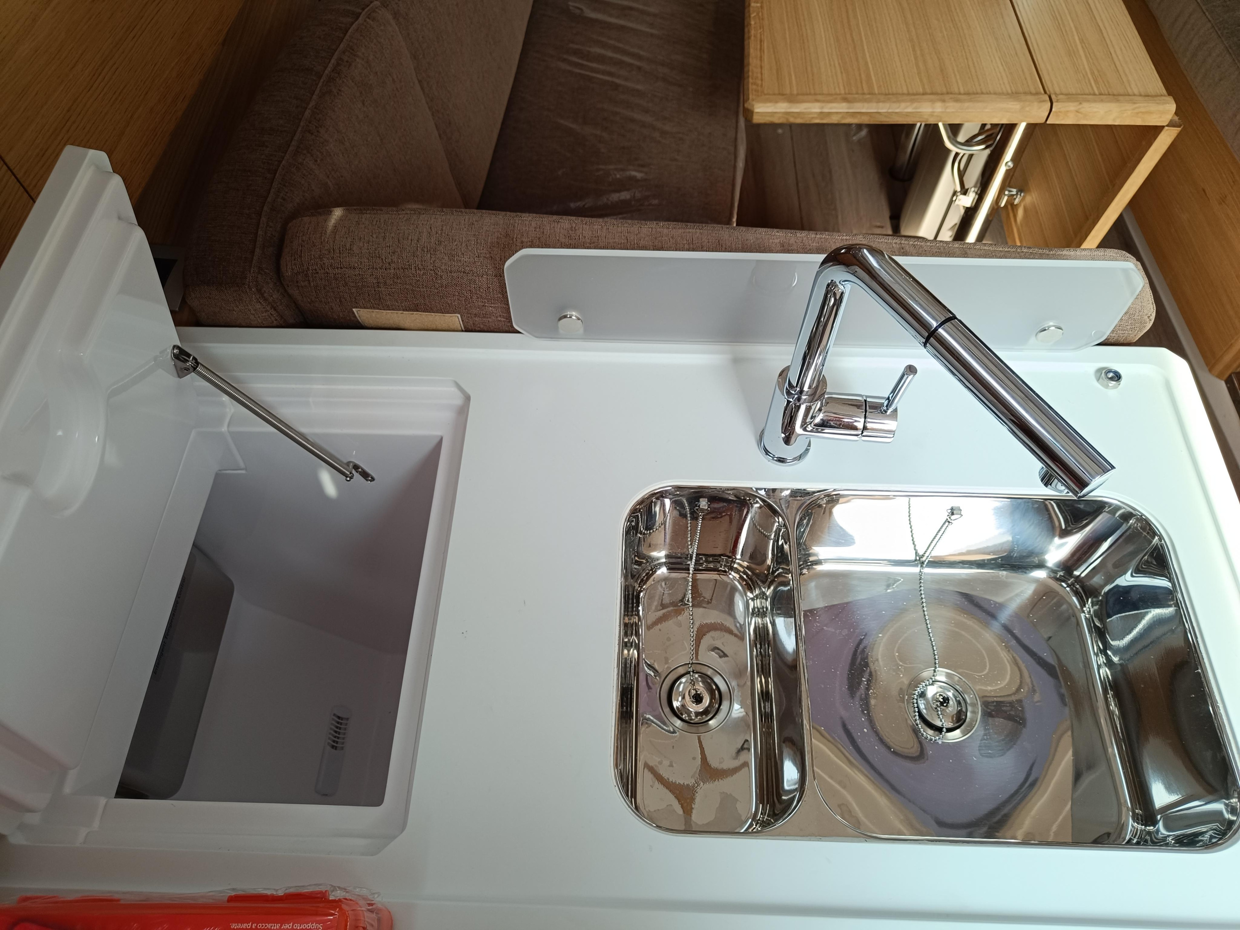 Elan E4 — photo 22