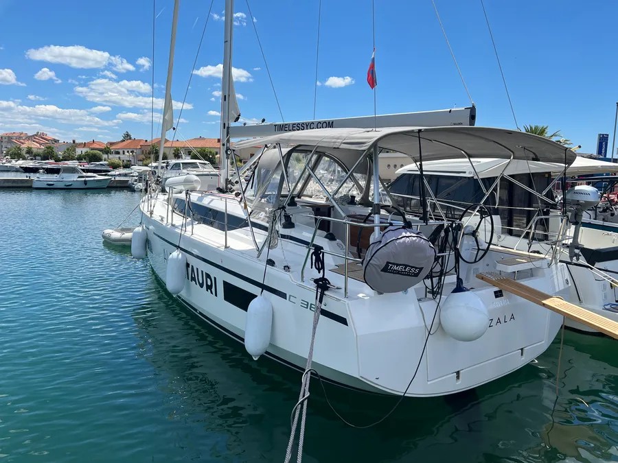 Bavaria C38 — photo 5