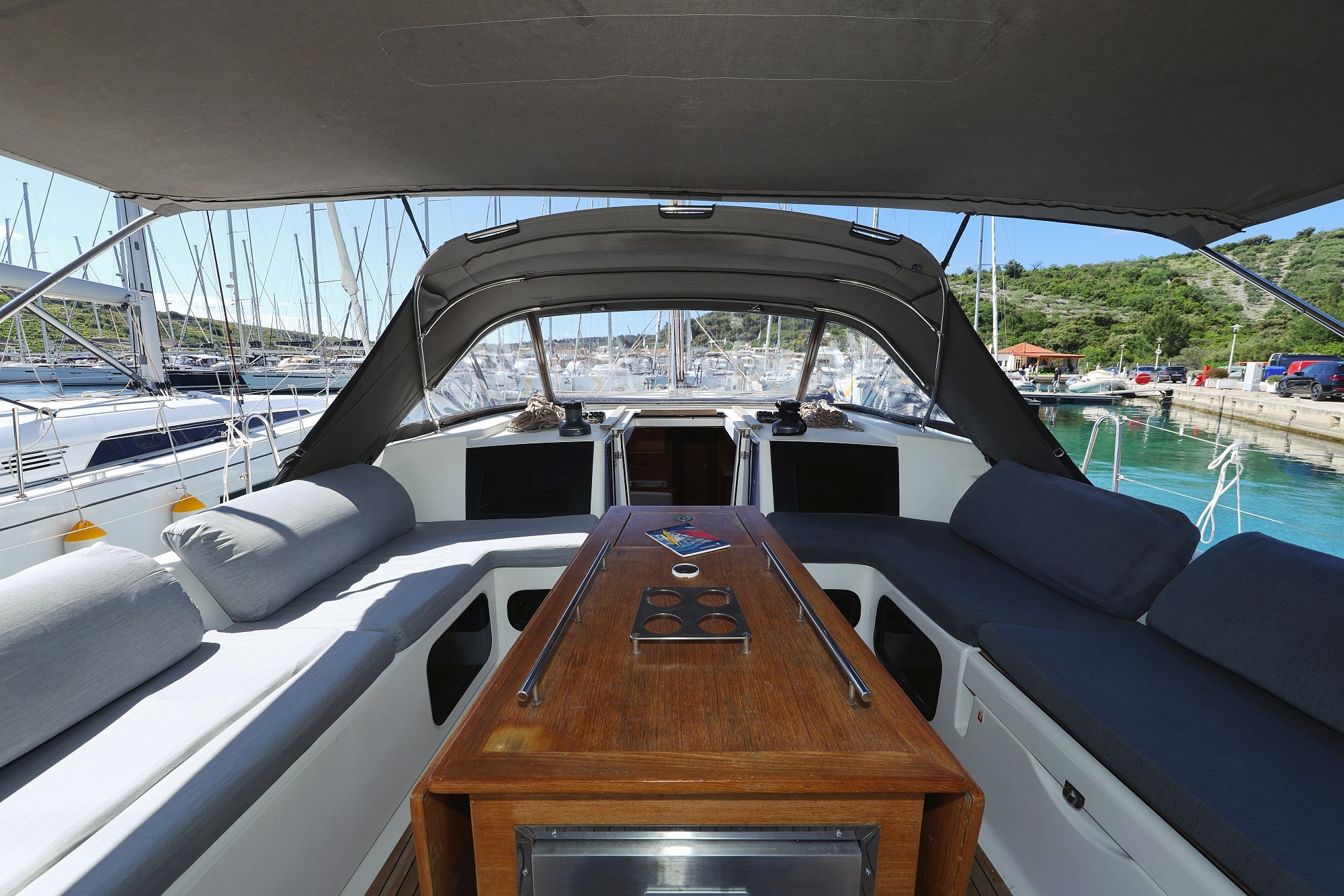 Dufour 520 GL — photo 8