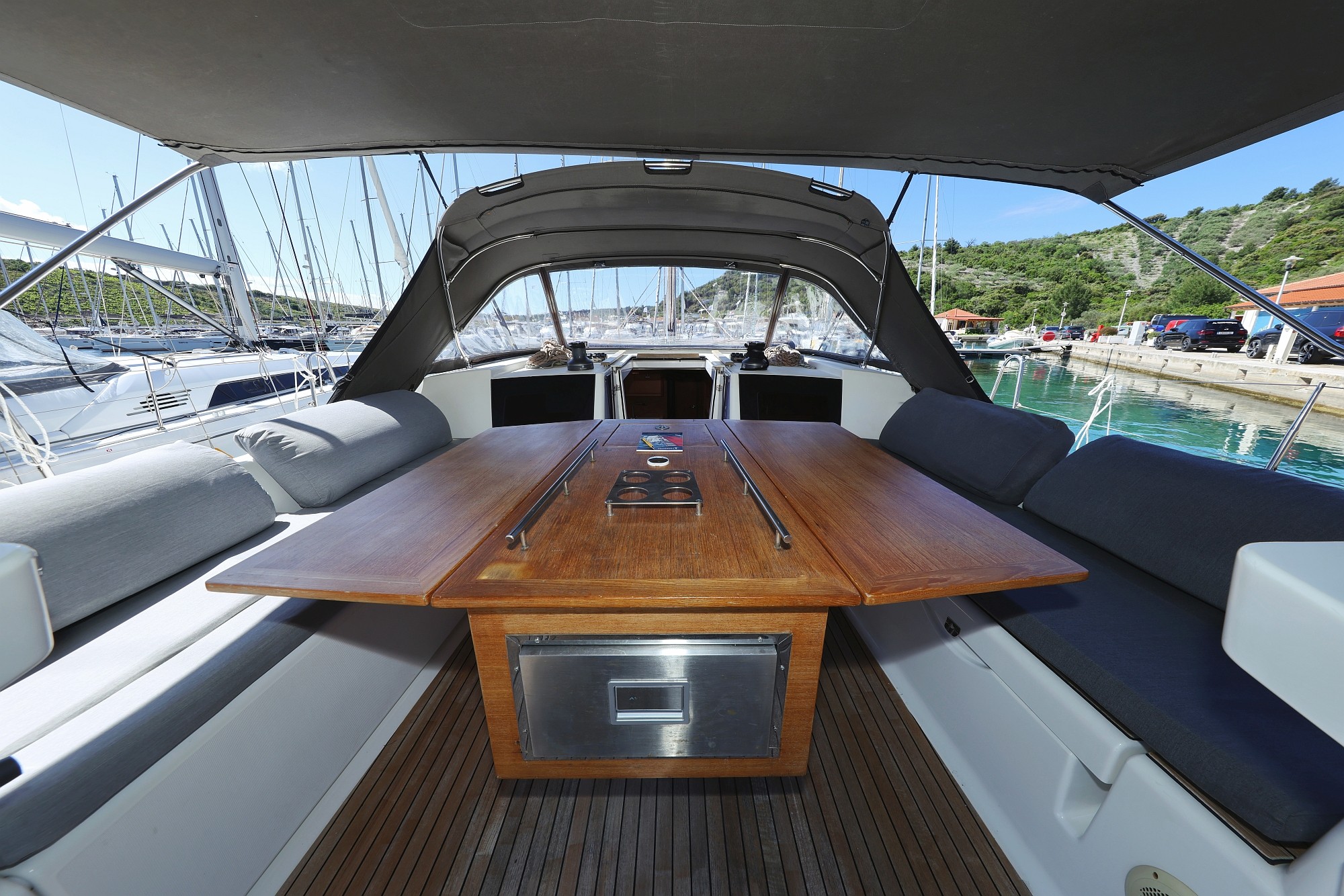 Dufour 520 GL — photo 10