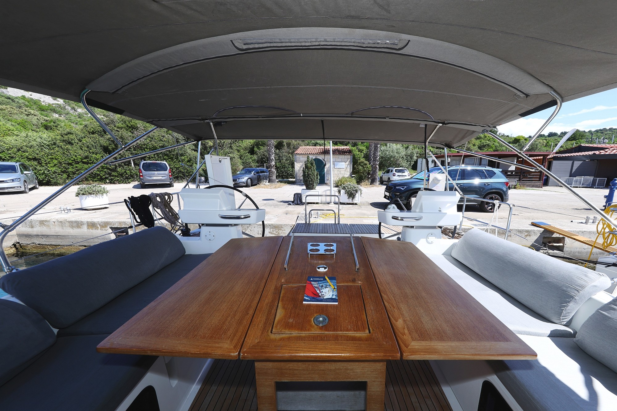 Dufour 520 GL — photo 11