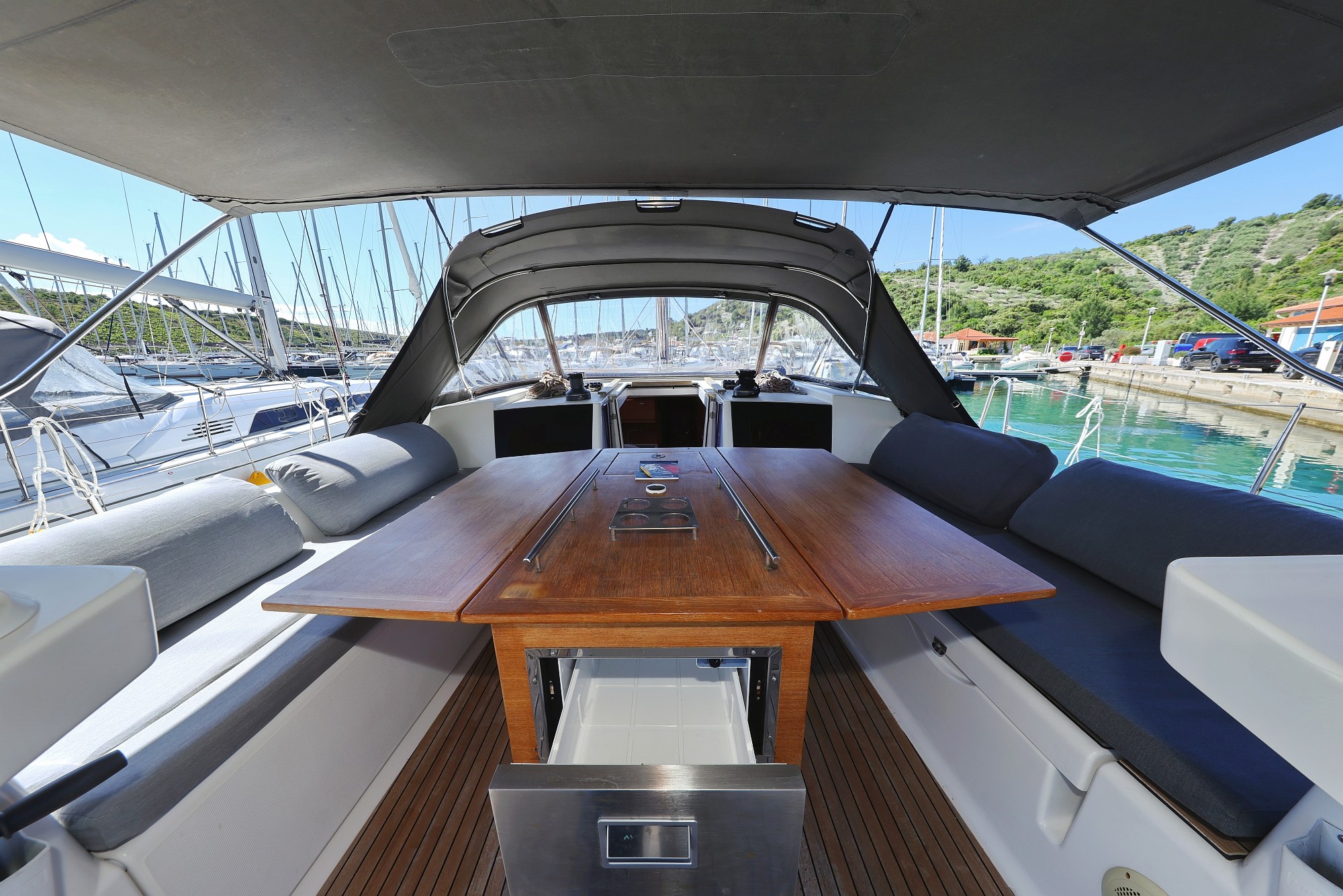 Dufour 520 GL — photo 12