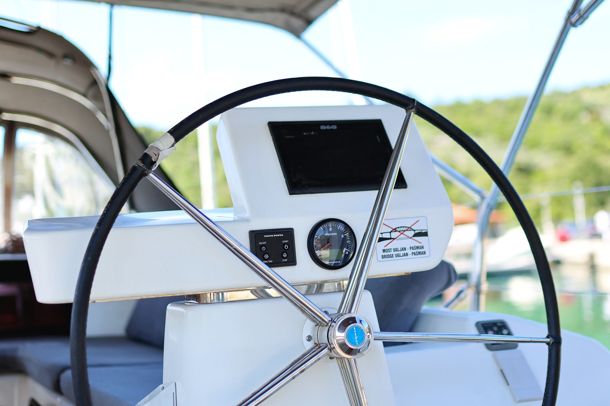 Dufour 520 GL — photo 40