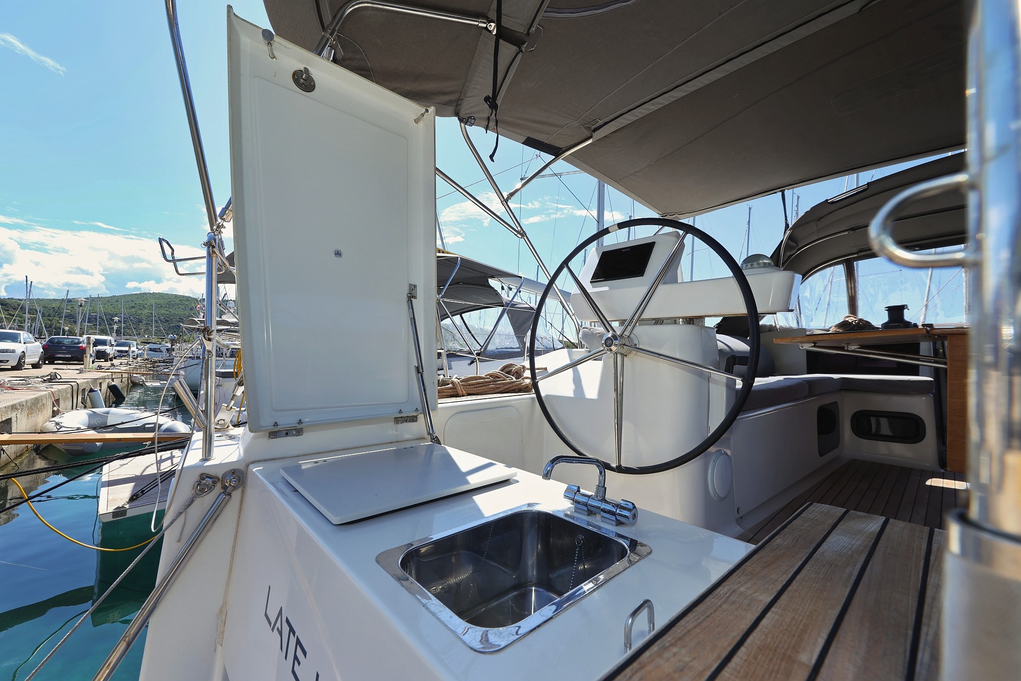 Dufour 520 GL — photo 41
