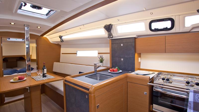 Sun Odyssey 349 - 3 cab. — photo 8