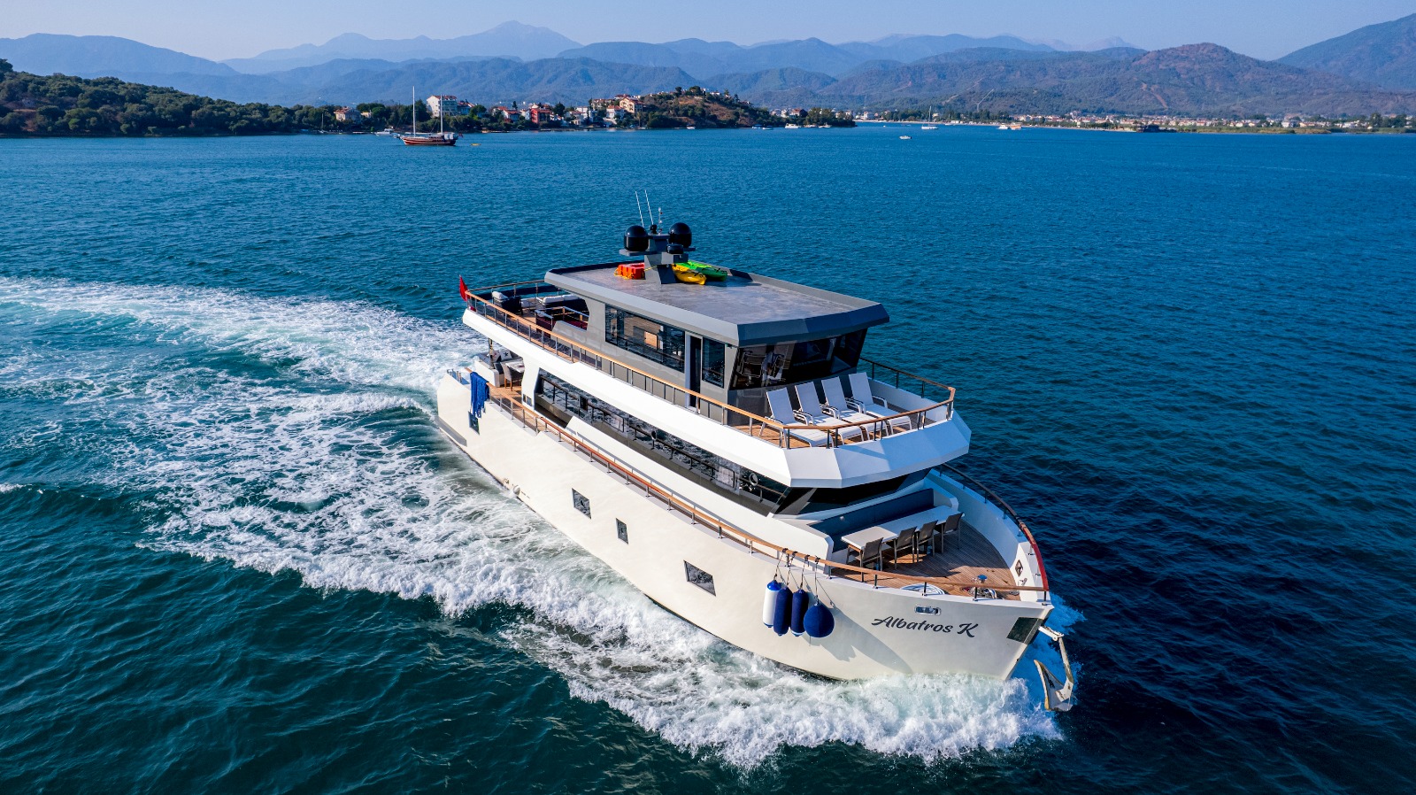 Albatros Explorer — photo 1