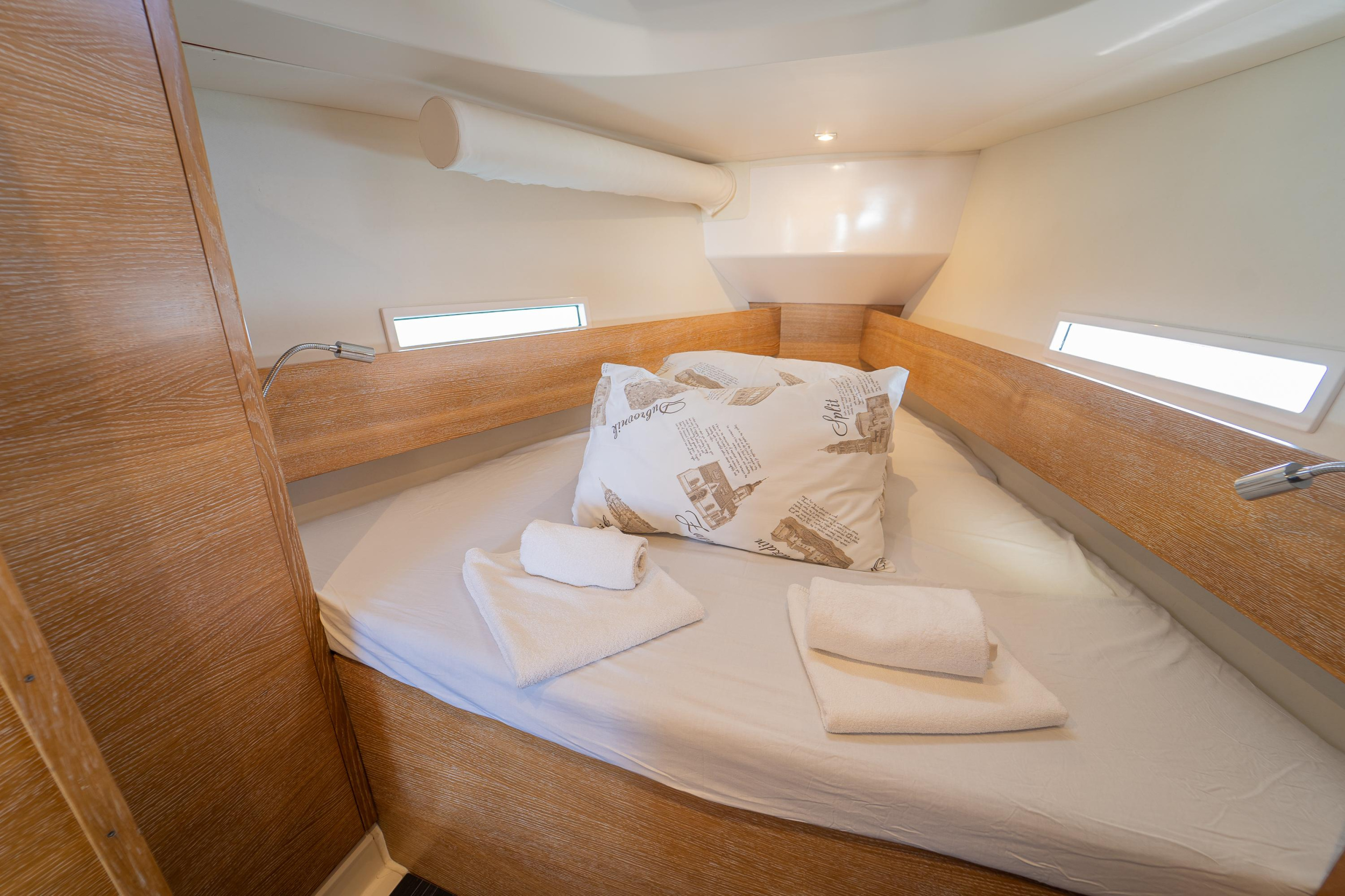 Salona 380 — photo 14