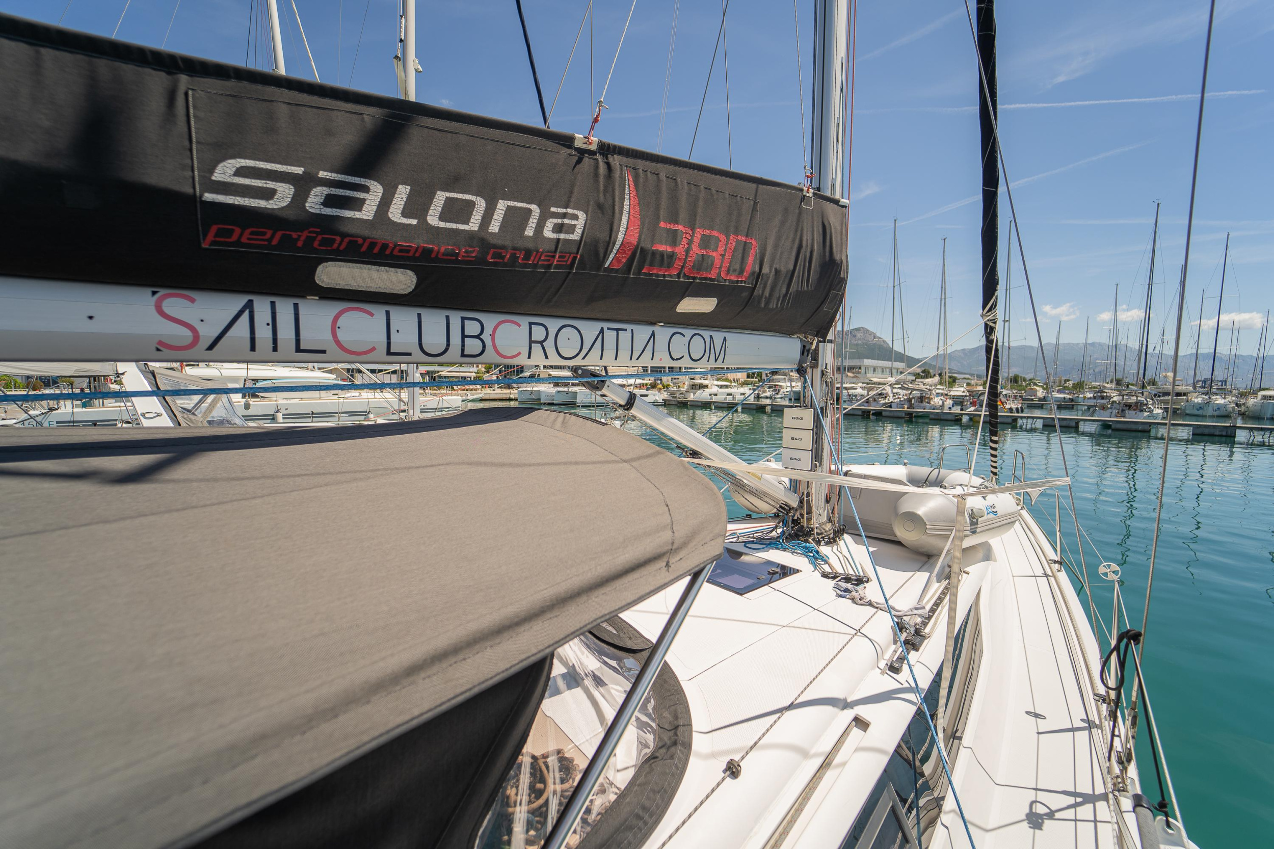Salona 380 — photo 19