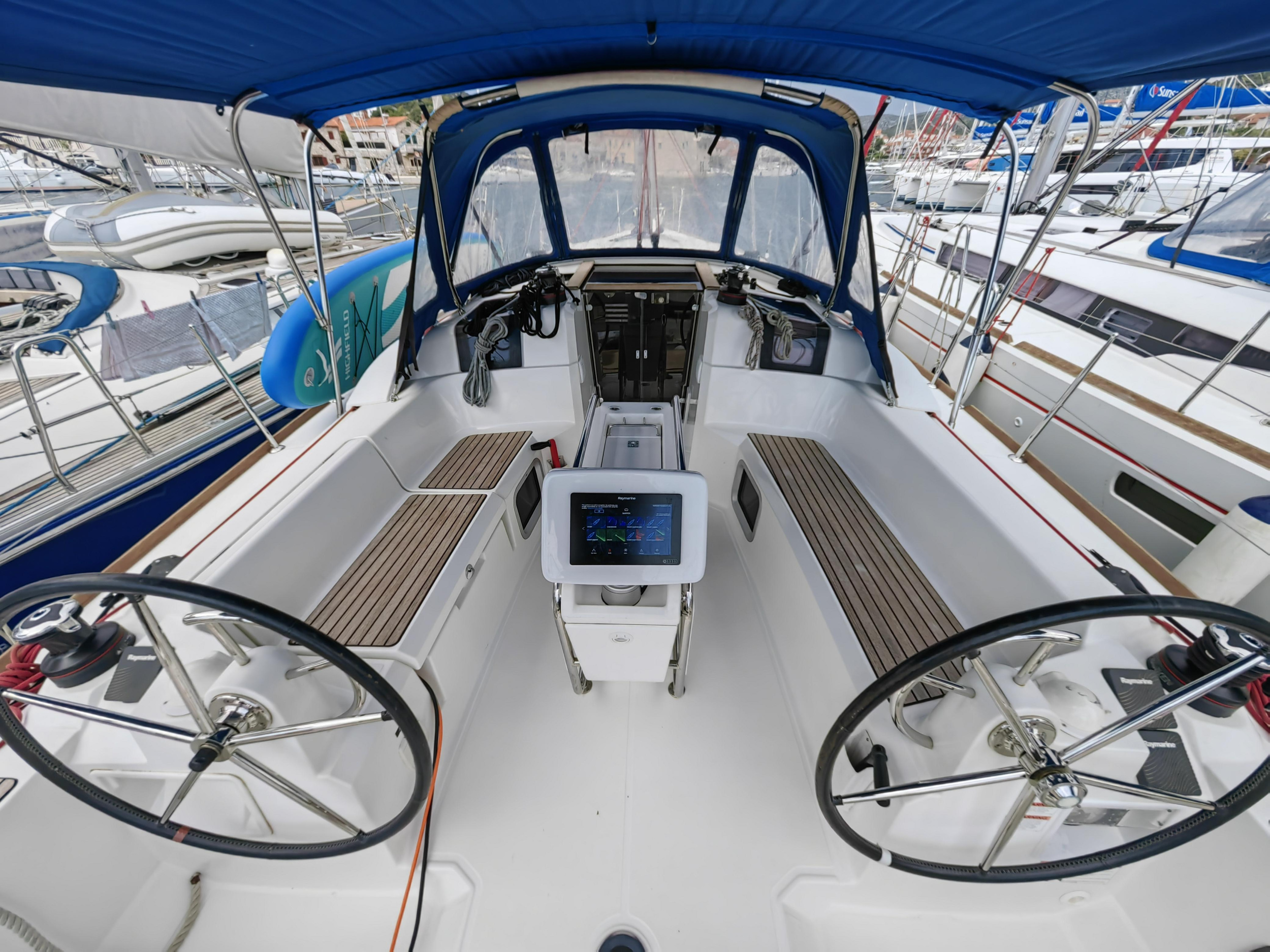 Sun Odyssey 389 — photo 4