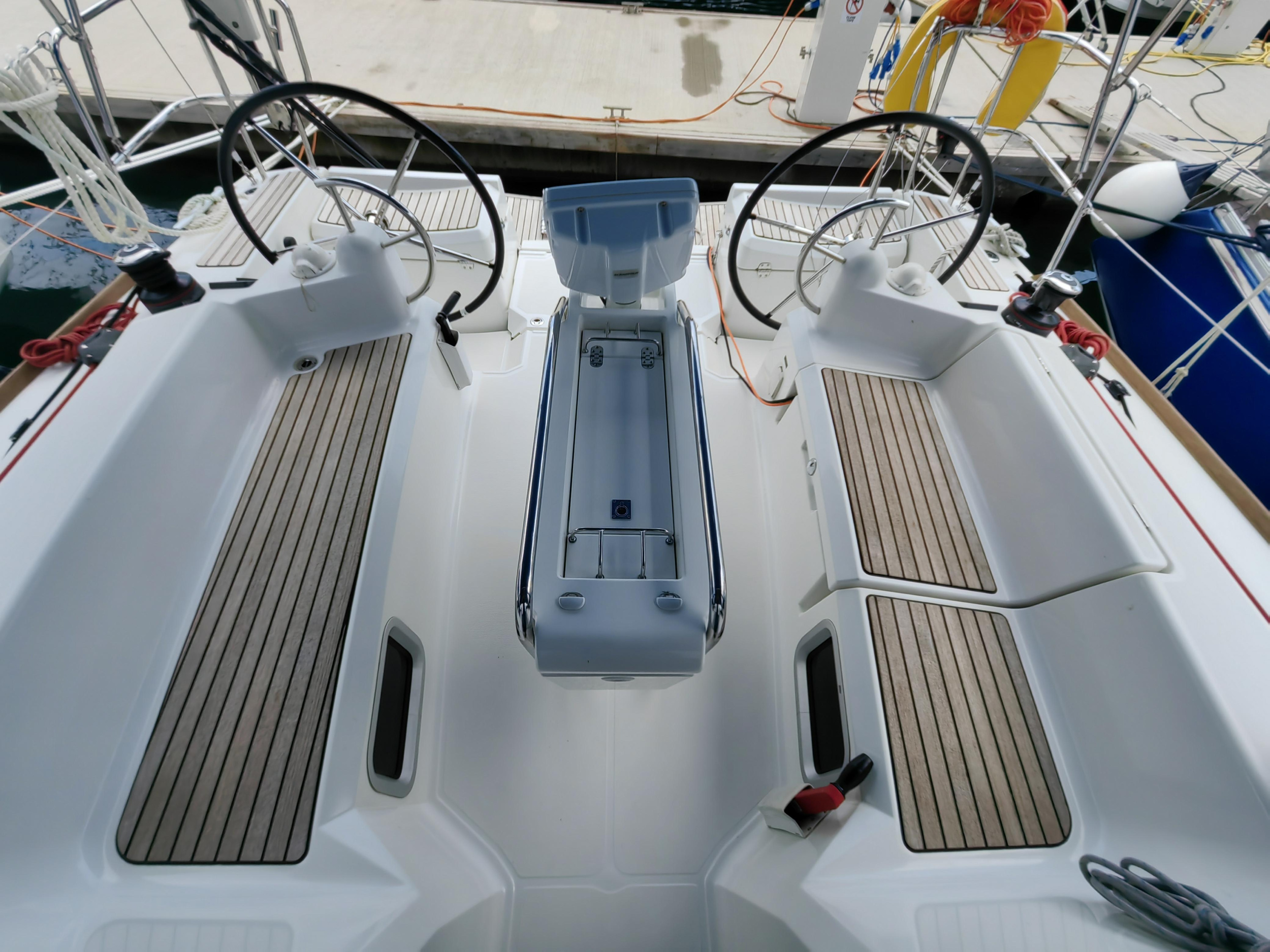 Sun Odyssey 389 — photo 5