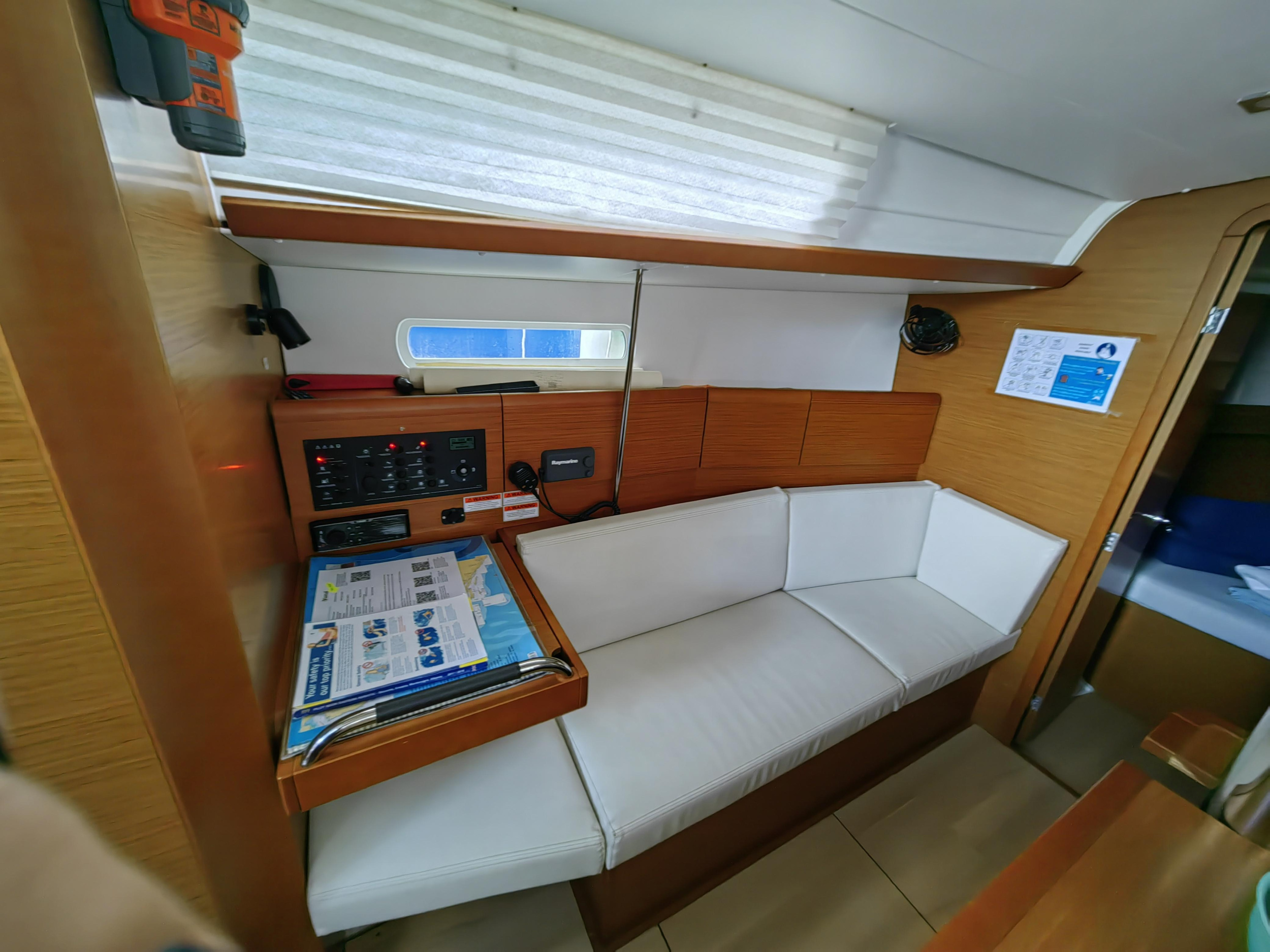 Sun Odyssey 389 — photo 23