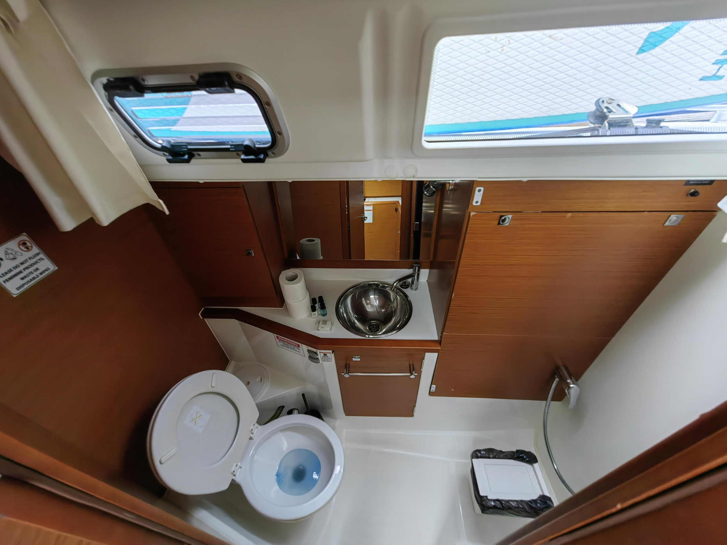 Sun Odyssey 389 — photo 31