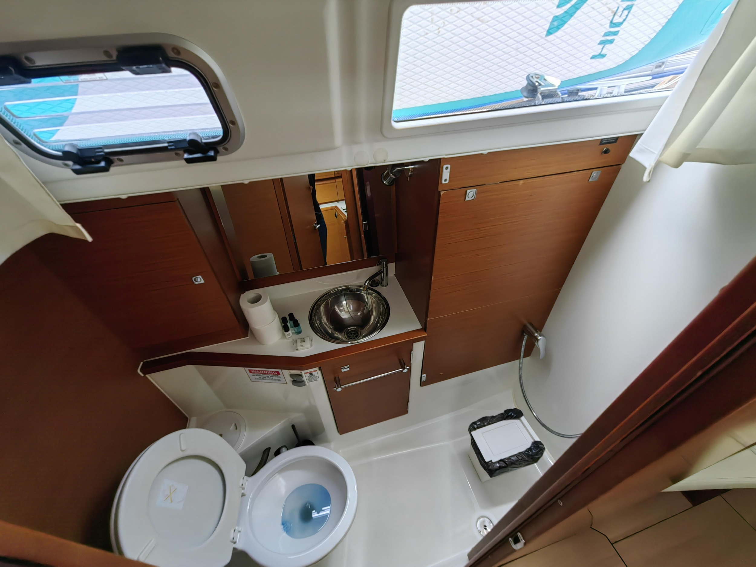 Sun Odyssey 389 — photo 32