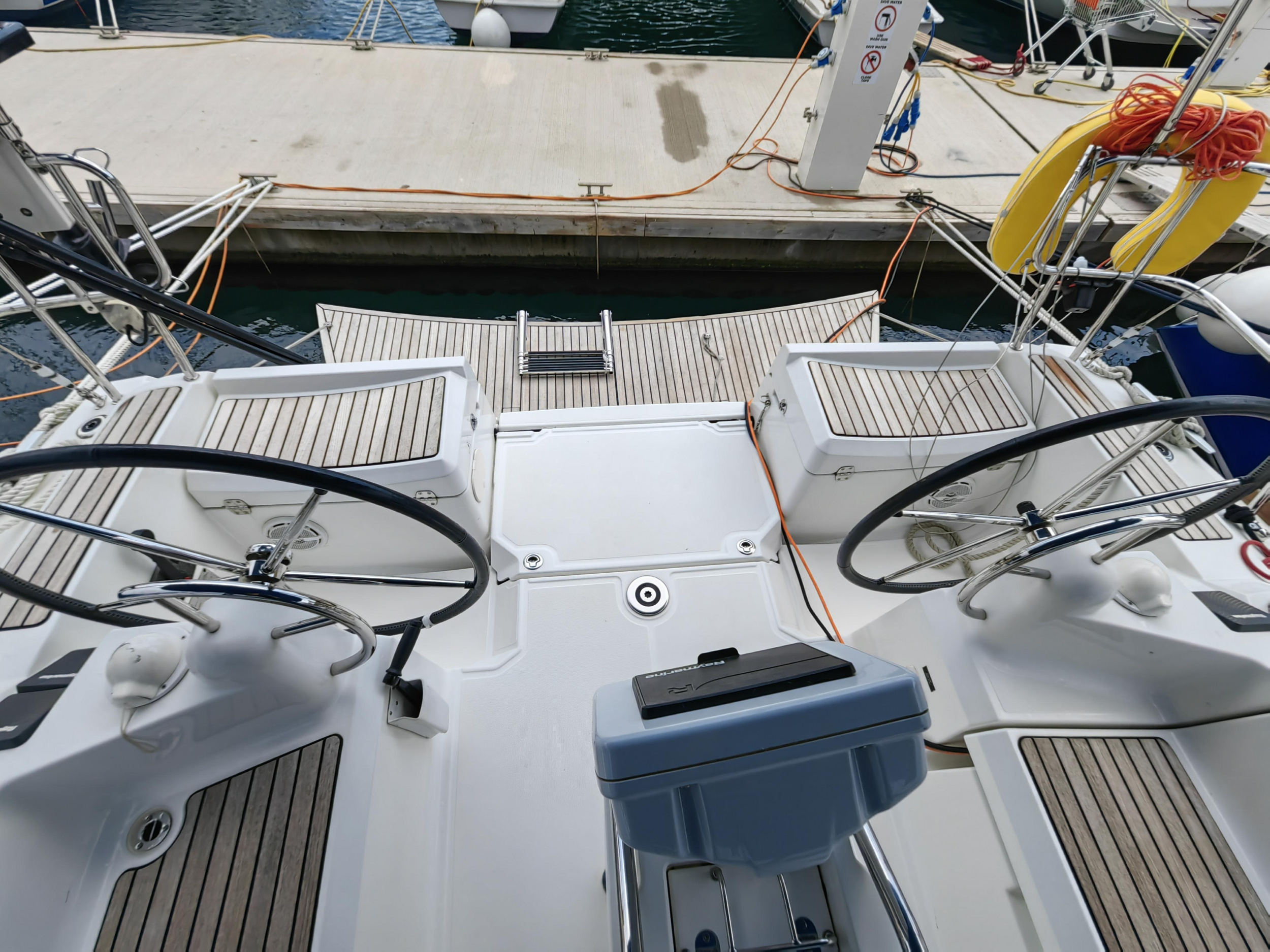 Sun Odyssey 389 — photo 30