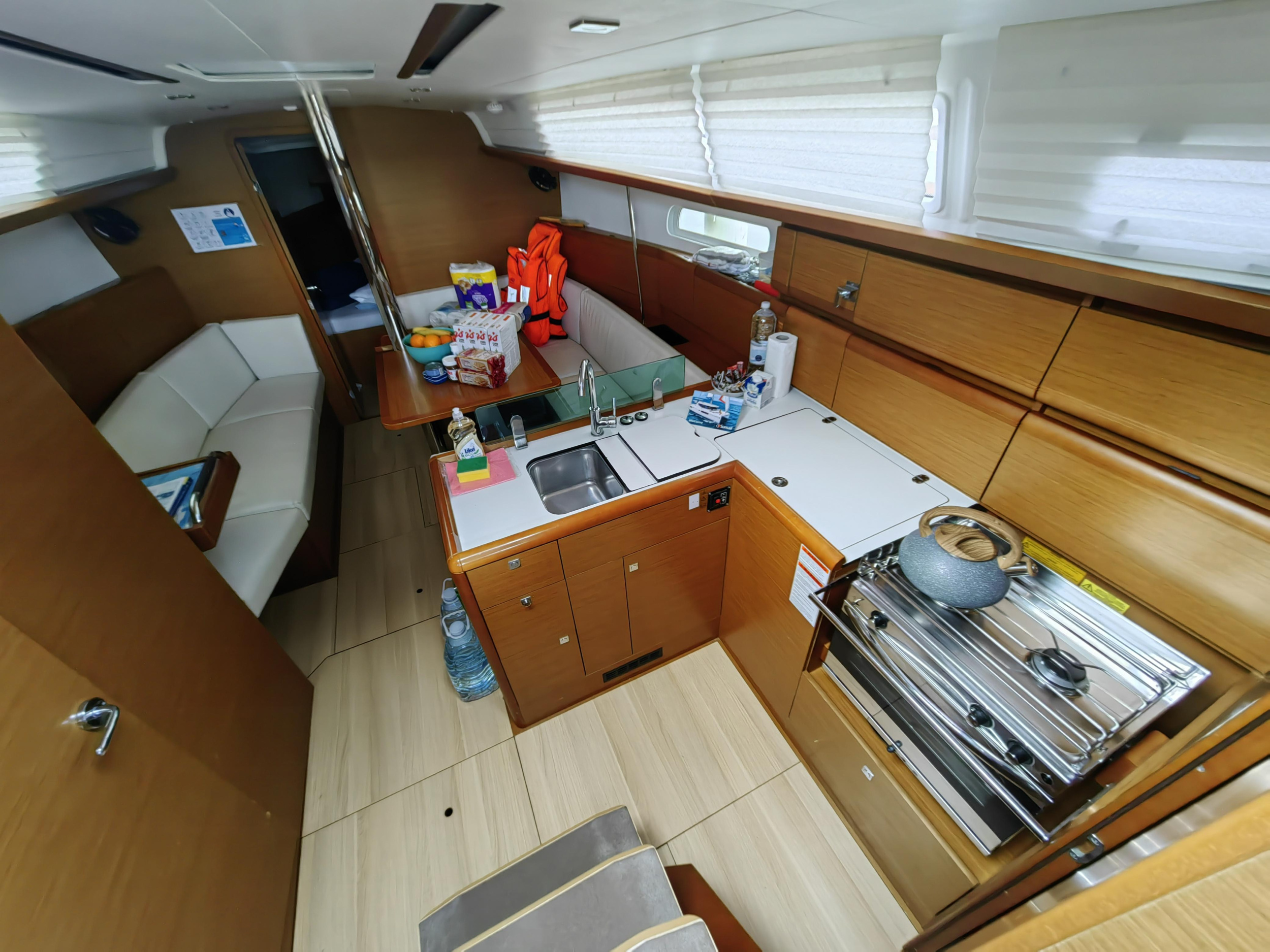 Sun Odyssey 389 — photo 17