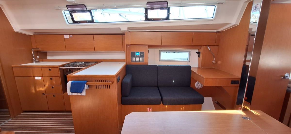 Bavaria C38 — photo 7